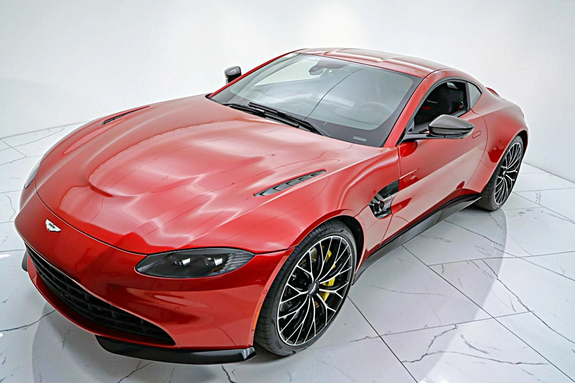 mph015_1115908188_Used_2023_Aston_Martin_Vantage_Coupe_c9688fdc6c