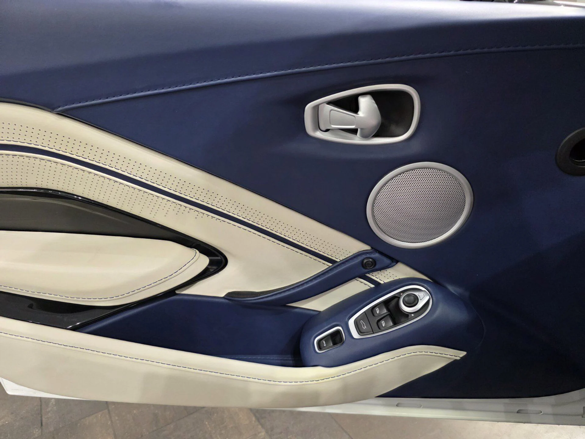 mph015_1118670450_c0c676dc26bcc76513ba124f1bfb205e_e813bc2428