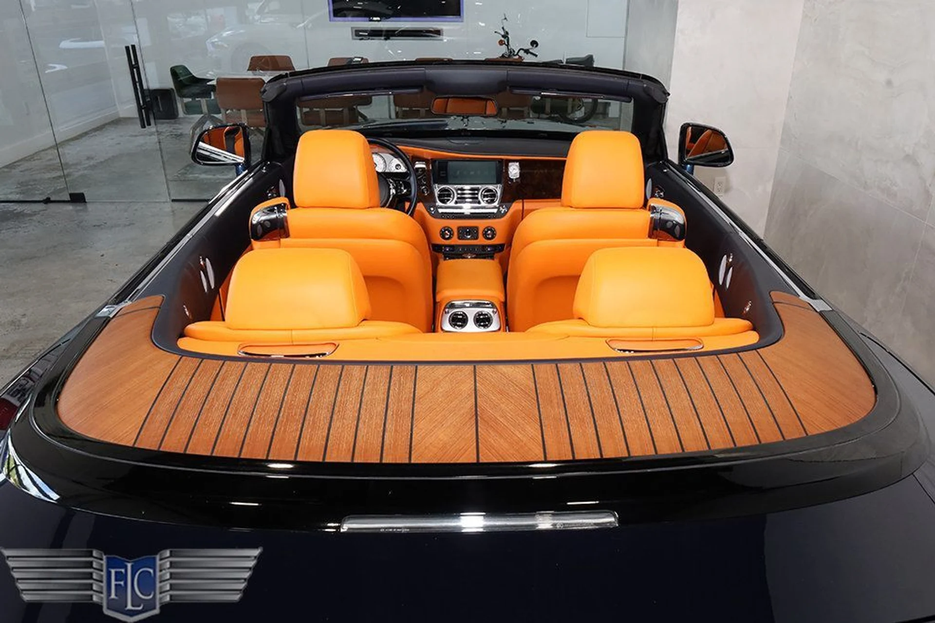 mph015_1119530019_used_2017_rolls_royce_dawn_convertible_9689_22999334_16_1024_beb698d8d8