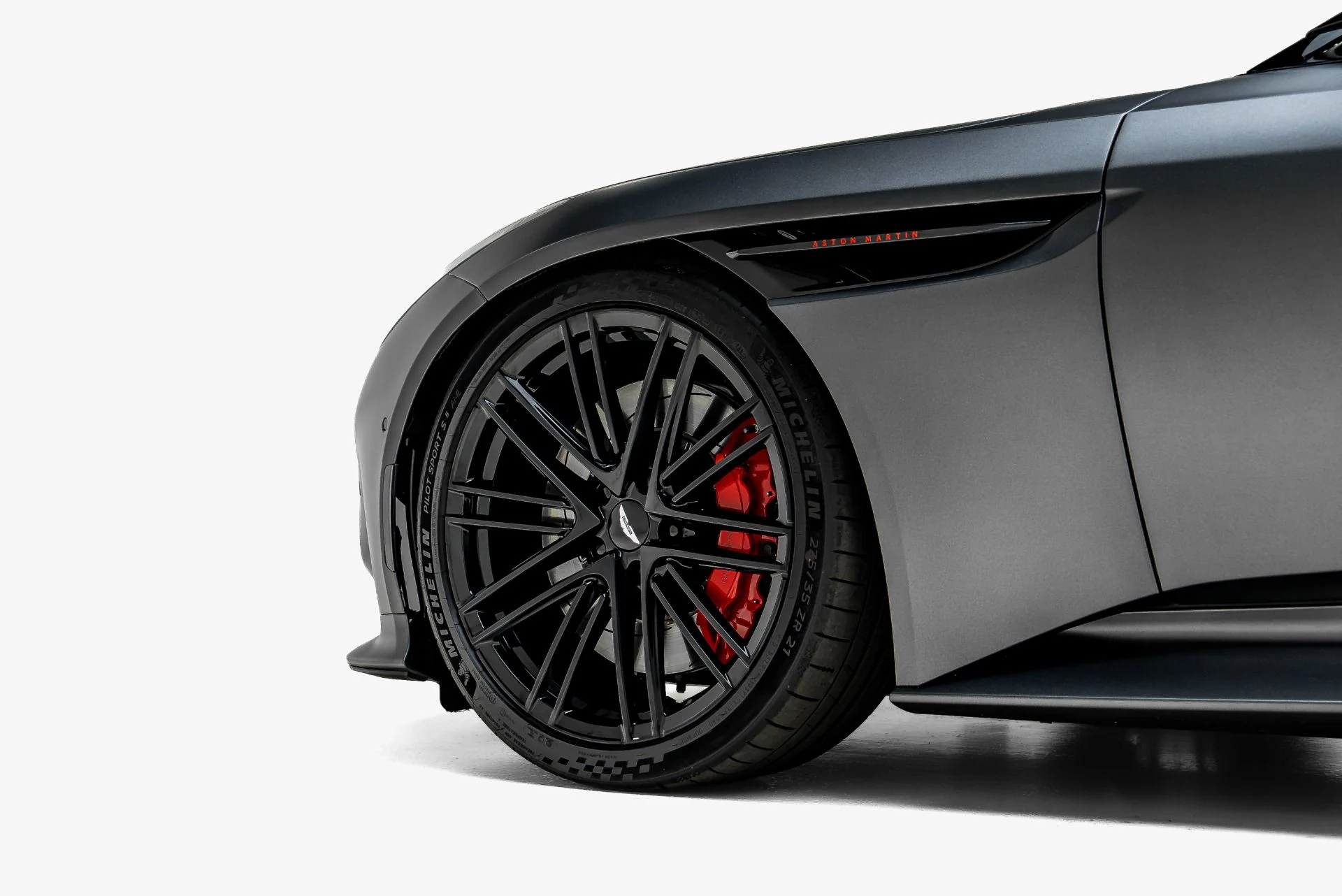 mph015_1129728547_Used_2024_Aston_Martin_DB_12_V8_1784874889_0e6152b072