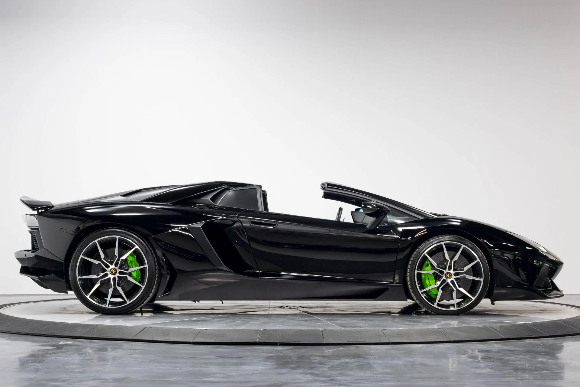 mph015_1132955090_Used_2015_Lamborghini_Aventador_LP_700_4_1780593182_f30d2c4089