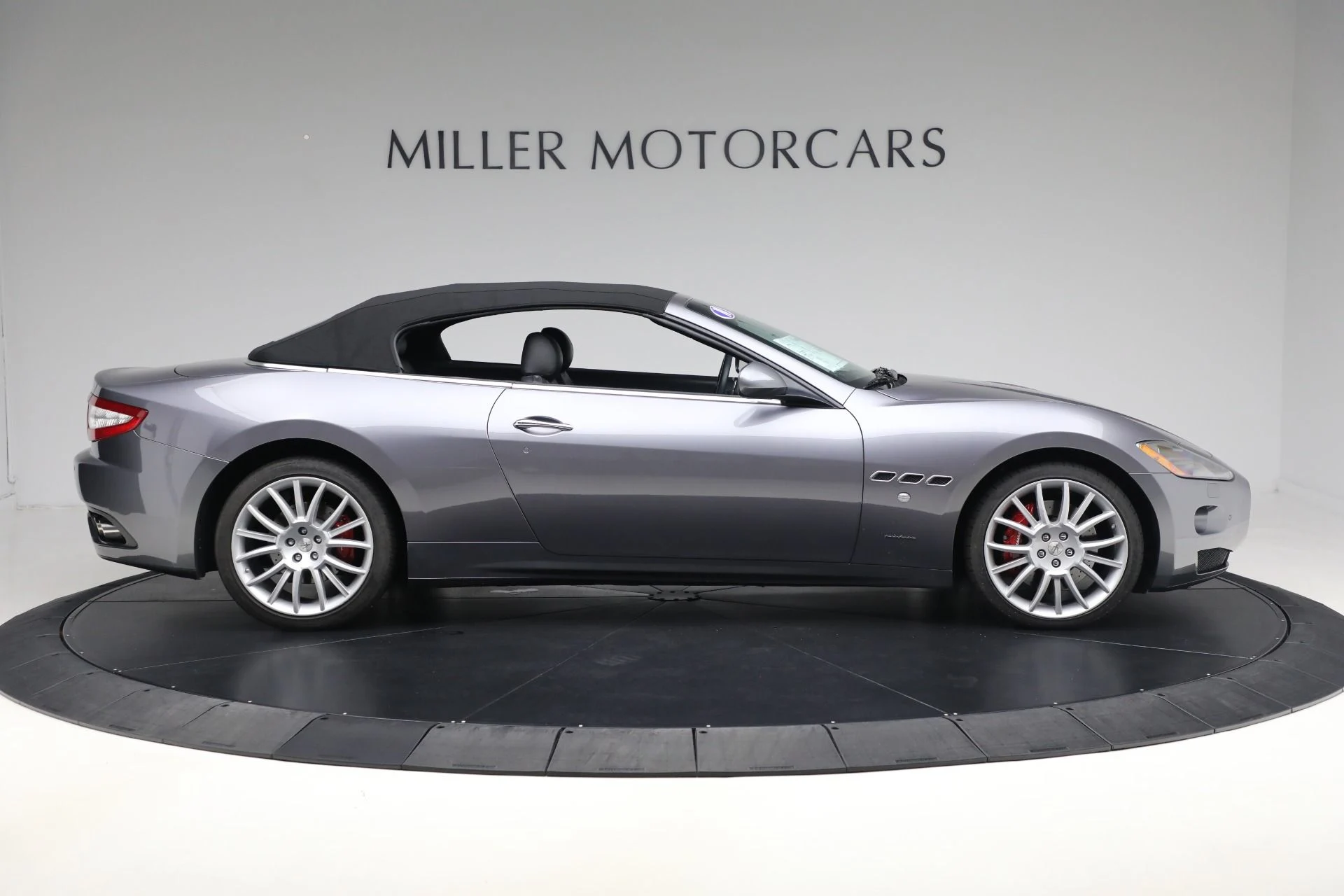 mph015_1135817288_Used_2010_Maserati_Gran_Turismo_909730d981