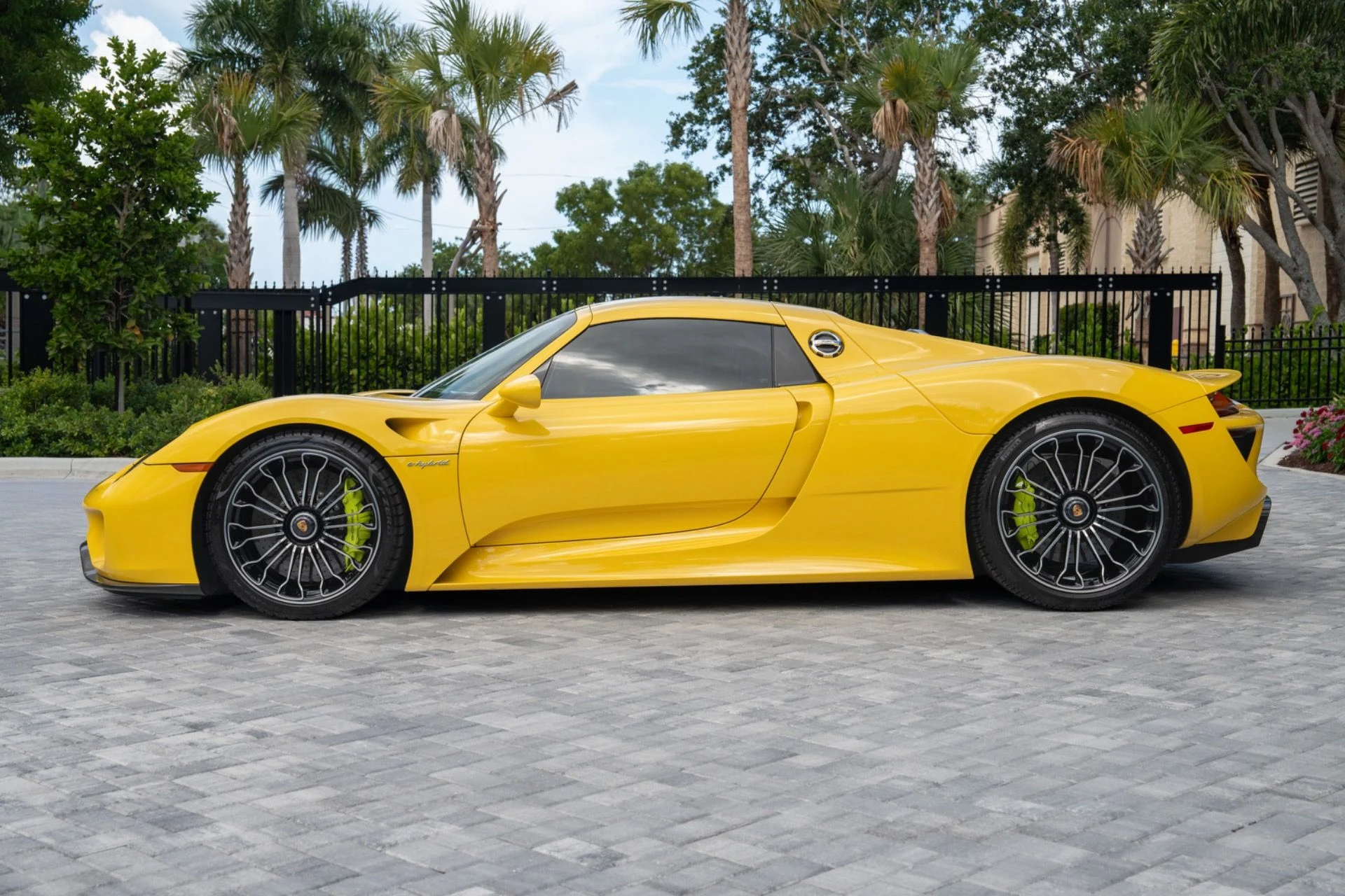 mph015_113892870_Used_2015_Porsche_918_Spyder_1782406236_82f37005e9