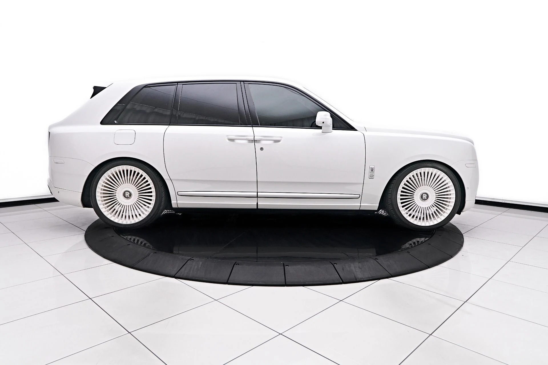 mph015_1141581320_Used_2021_Rolls_Royce_Cullinan_Base_1753128253_5a90d33908