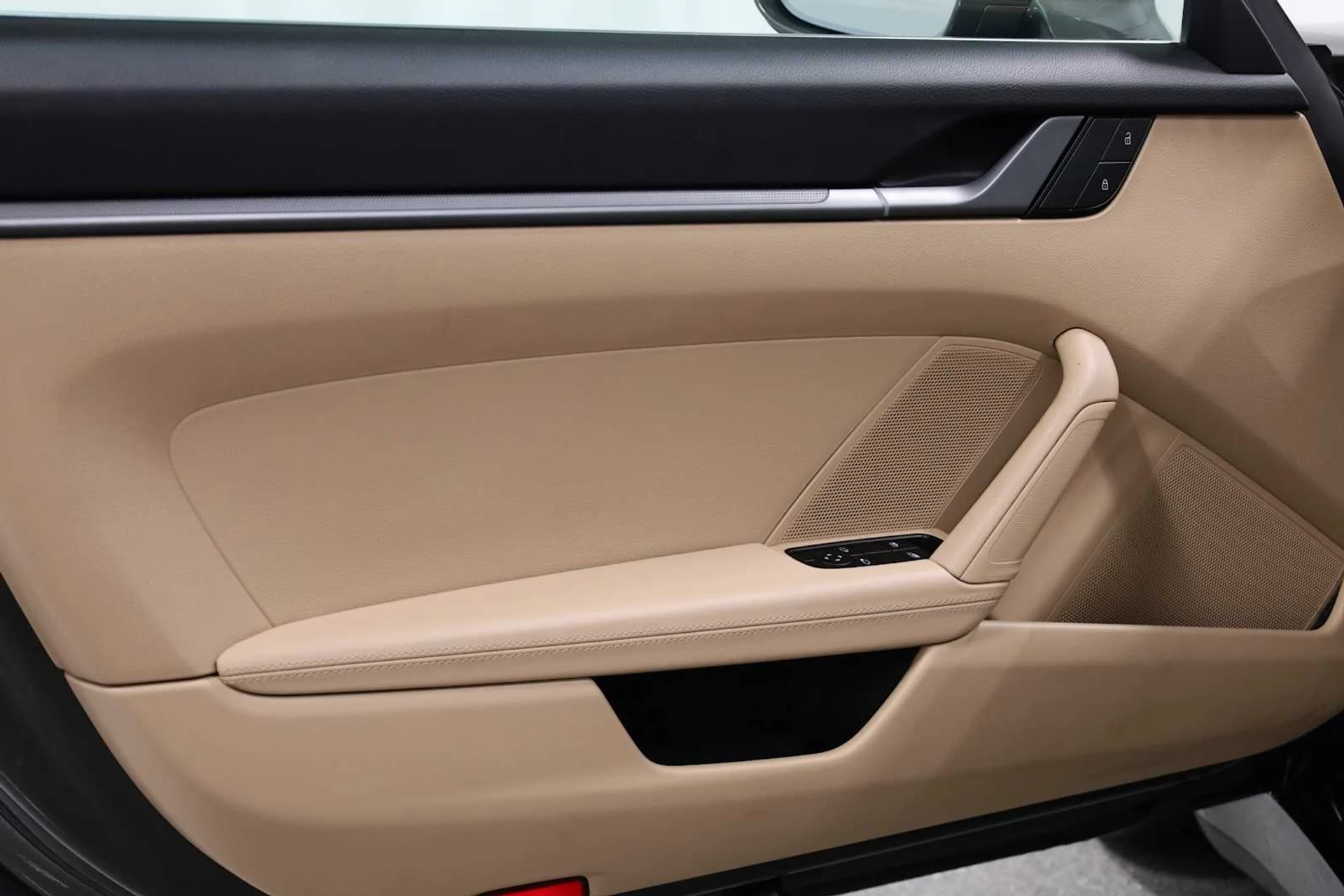 mph015_1146389615_d217dde5bc15d00e81f2cce66f02b345_0a37baaa17