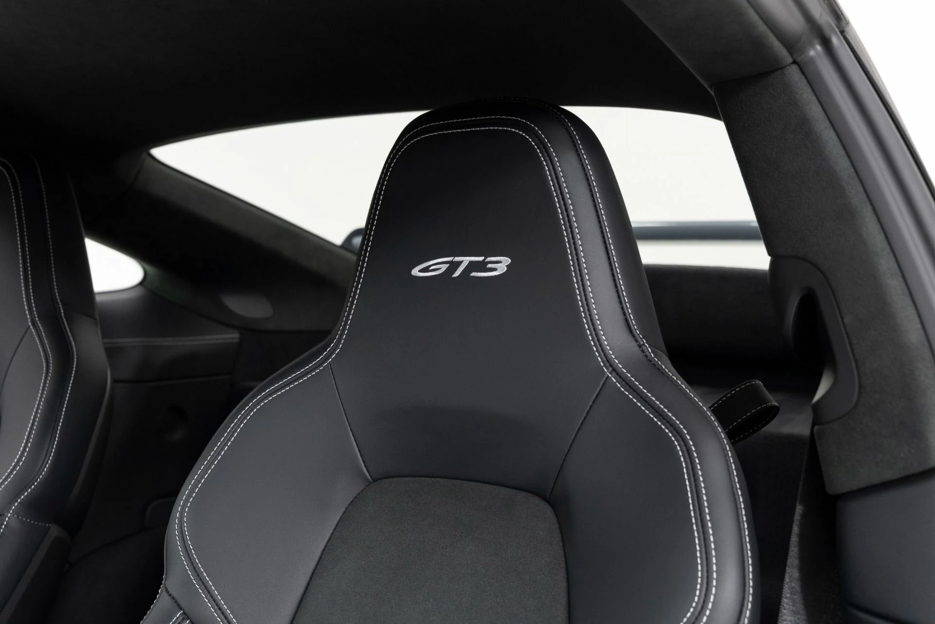 mph015_1148411452_Used_2024_Porsche_911_GT_3_1754347406_d513553d13