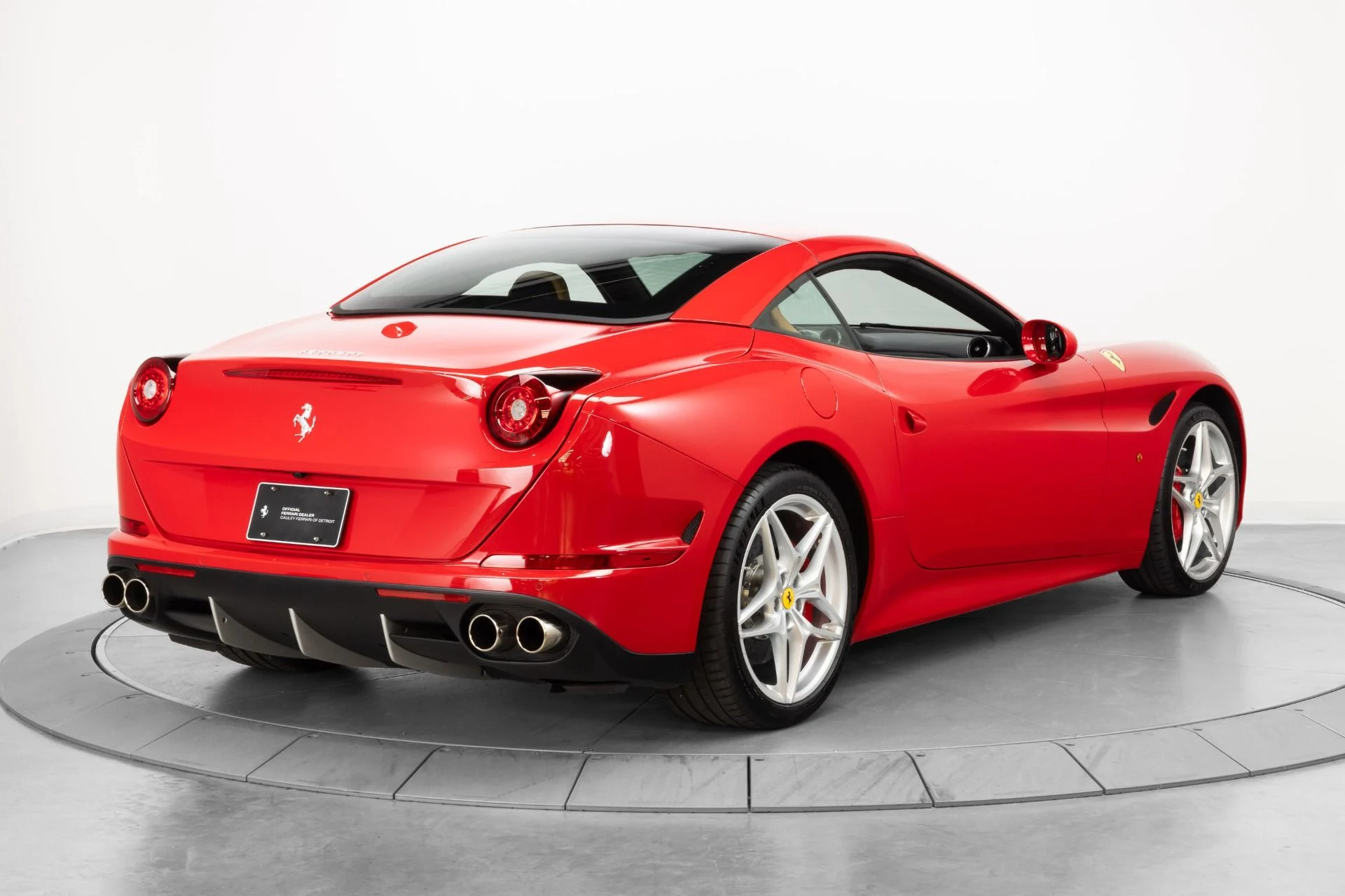 mph015_1148637052_Used_2017_Ferrari_California_T_1784583649_43df418527