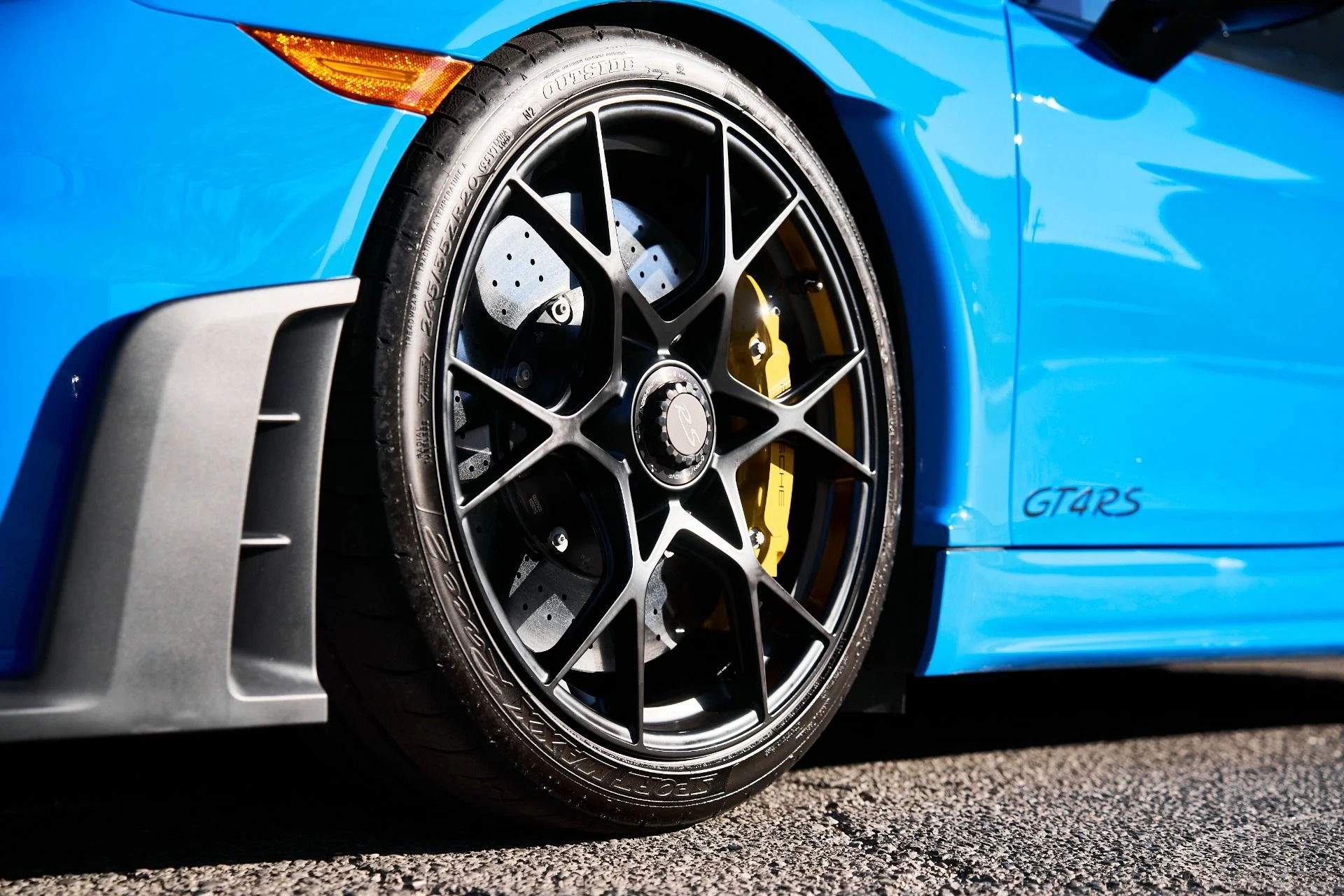 mph015_1154019139_Used_2024_Porsche_718_Cayman_GT_4_RS_1757637878_5b8cb2d982