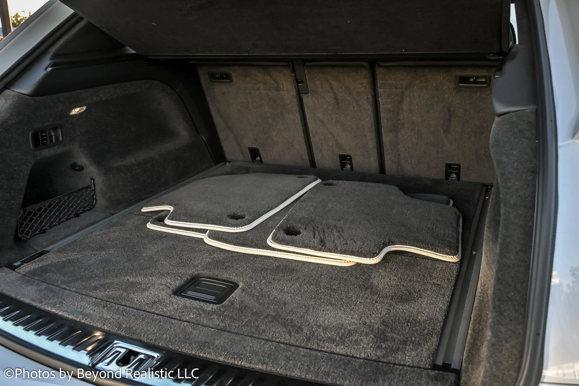 mph015_1160770596_Used_2019_Bentley_Bentayga_V8_1764407871_8cd2d97103