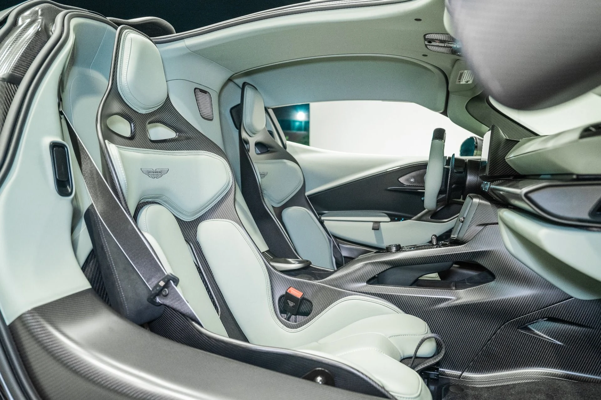 mph015_116362501_New_2026_Aston_Martin_Valhalla_1790437423_e746f90f22