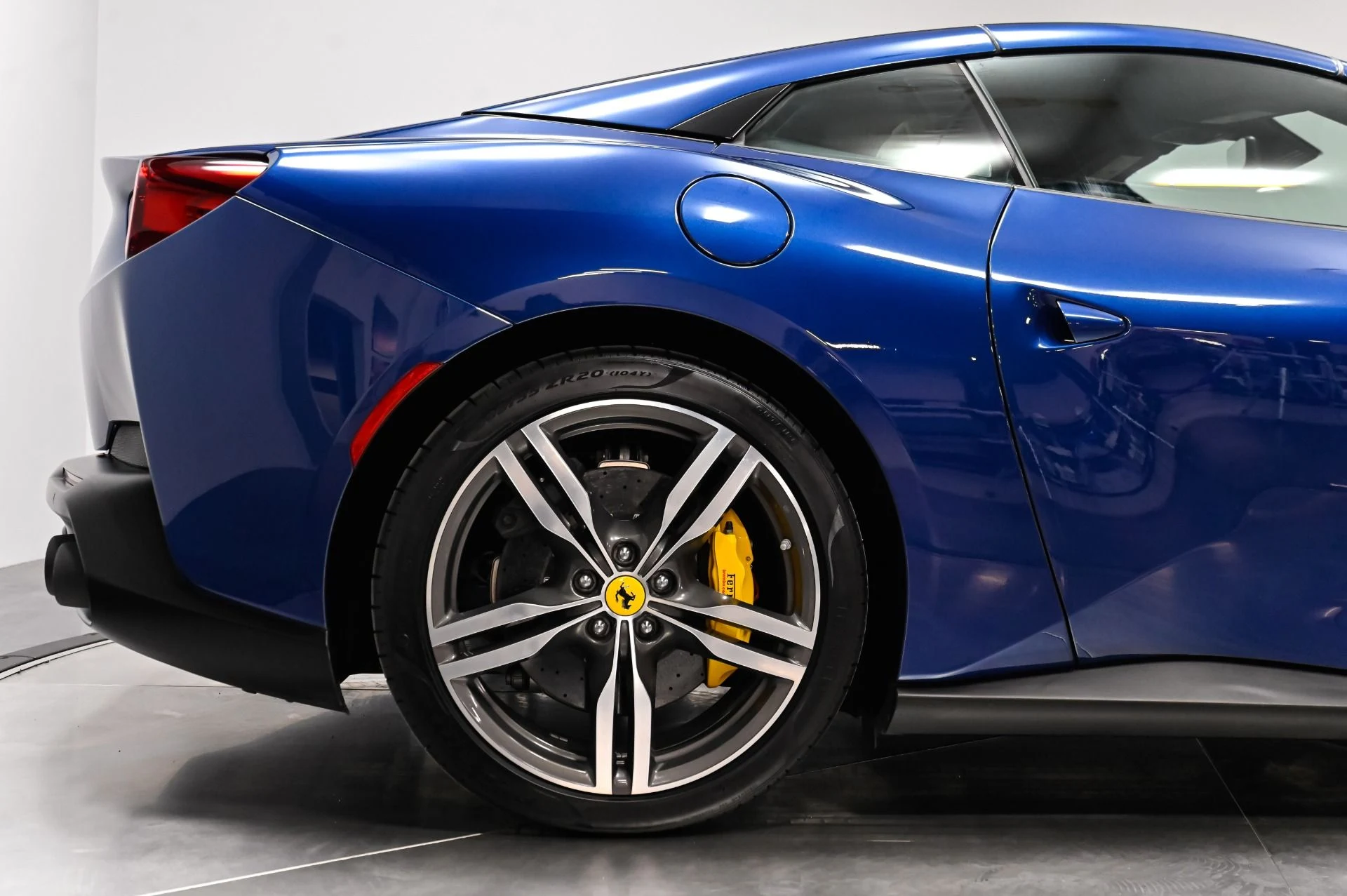 mph015_1164519149_Used_2019_Ferrari_Portofino_Base_1790278406_b796217971