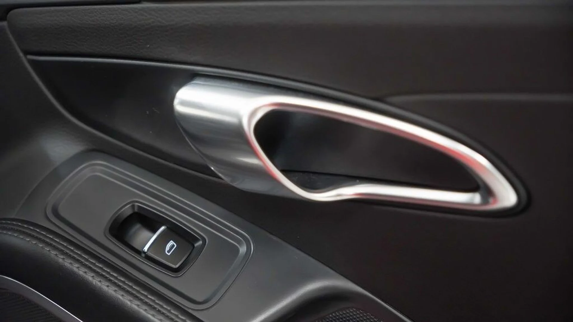 mph015_116515759_e94da3d41b35c6e4bdcaa95c854ae49ax_54a38e81cb