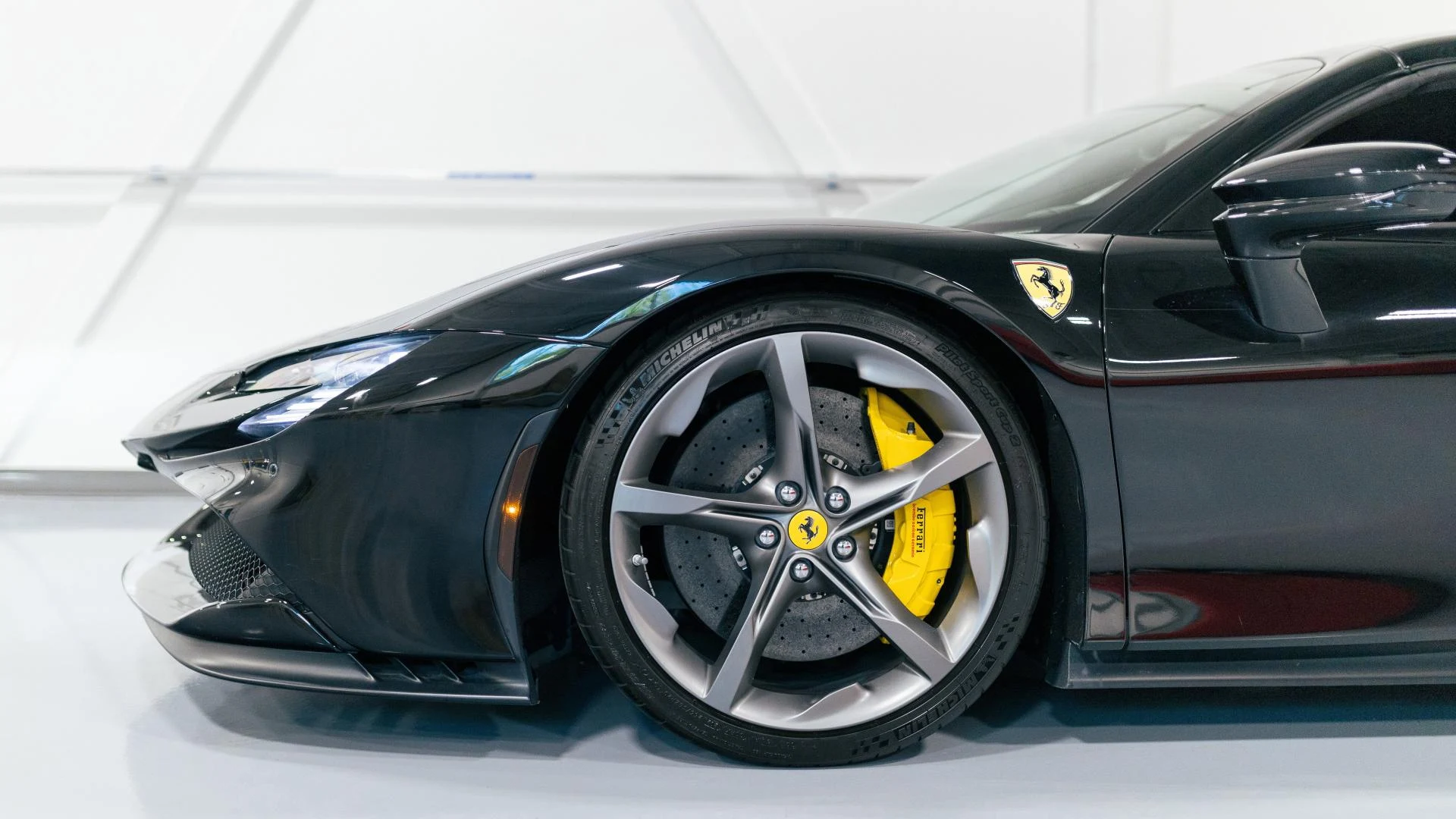 mph015_1166822815_Used_2022_Ferrari_SF_90_Spider_Base_1785844461_0dc9d7e67b