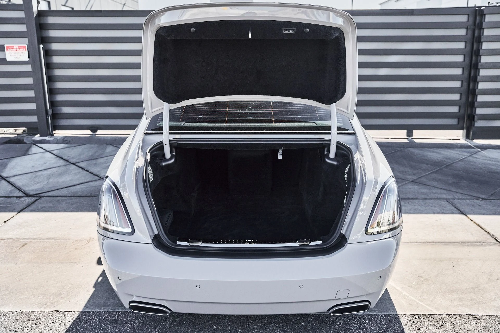mph015_1170508874_Used_2025_Rolls_Royce_Ghost_Base_1780623250_16614f9b29