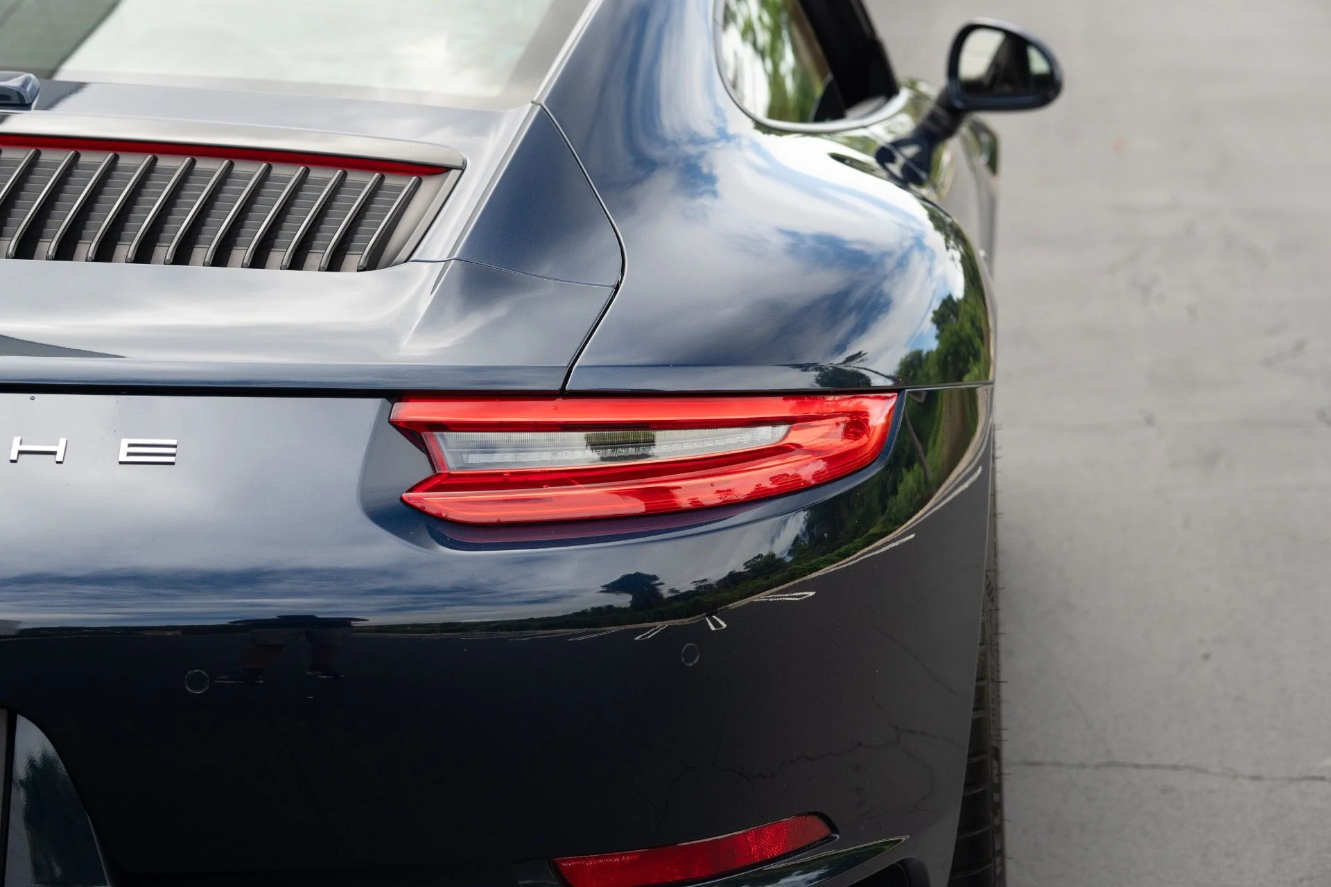 mph015_1173448301_Used_2019_Porsche_911_Carrera_1759430060_63b94d473f