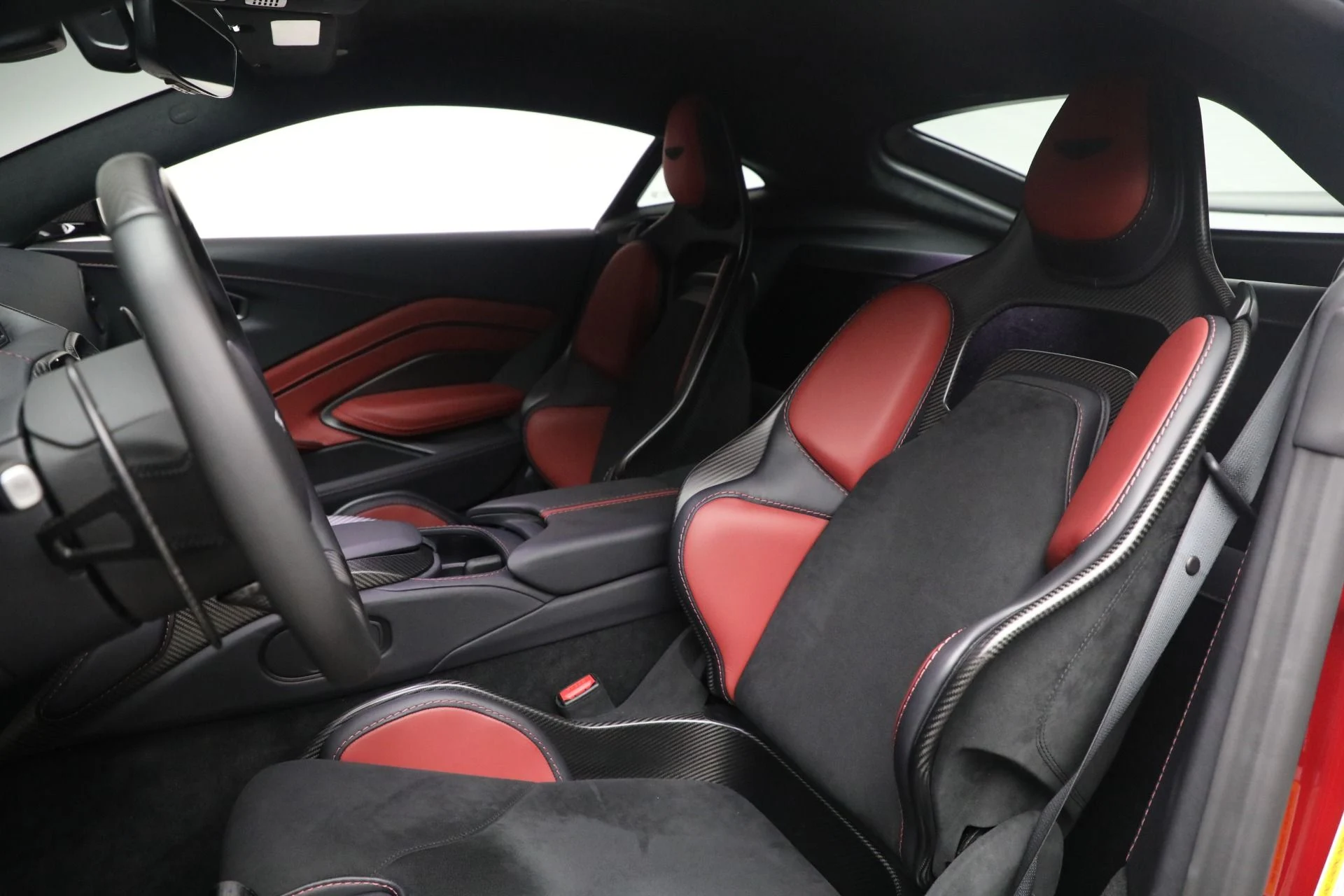 mph015_1181909097_Used_2023_Aston_Martin_Vantage_V12_6fff621d71