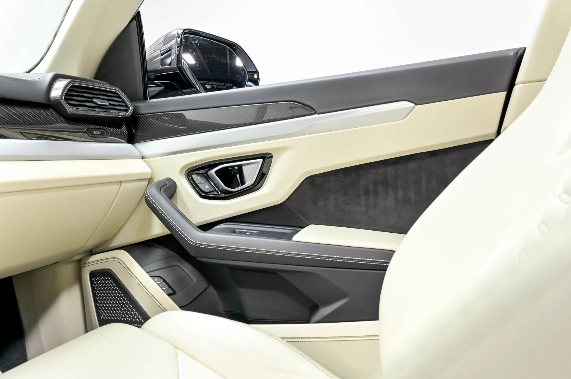 mph015_1182684688_Used_2020_Lamborghini_Urus_1778528583_4e7e883661