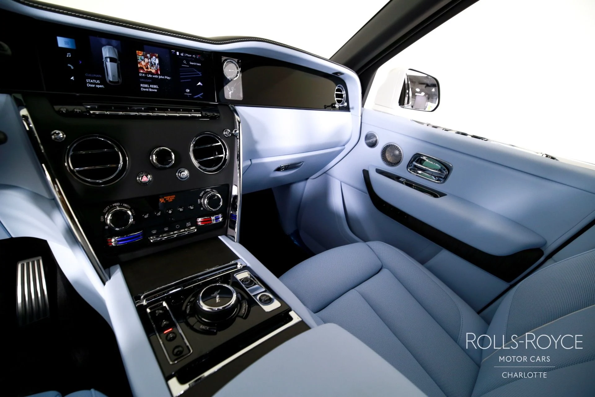 mph015_1184022215_Used_2026_Rolls_Royce_Cullinan_1759509260_2ee4ca746e