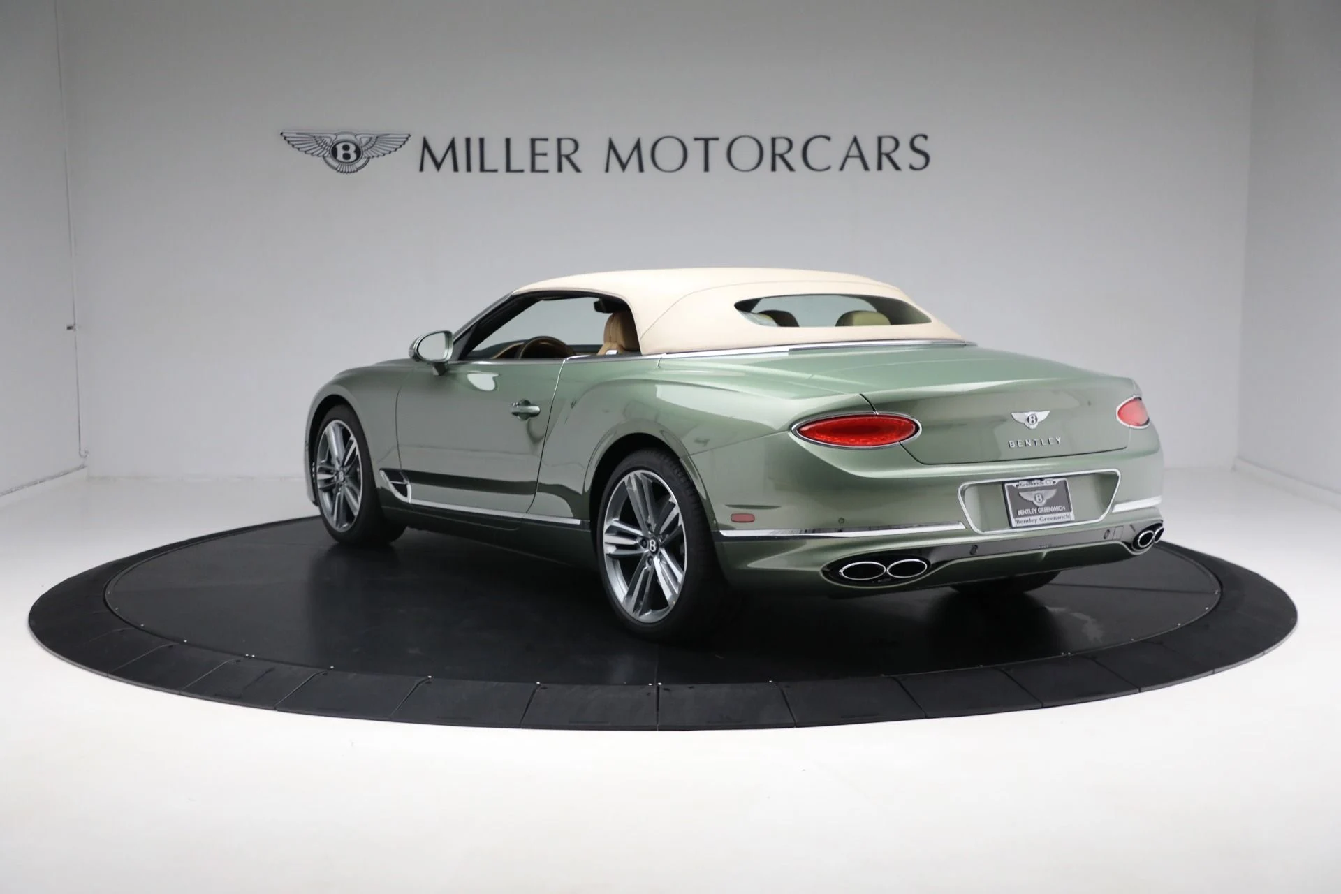 mph015_1189535475_New_2024_Bentley_Continental_GTC_V8_a614c24196