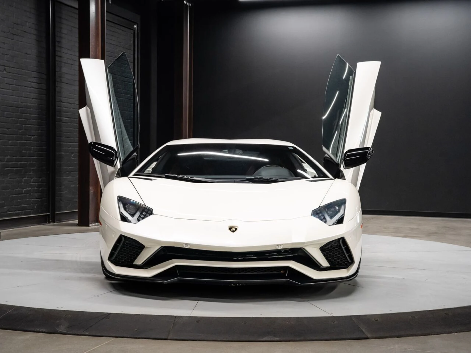 mph015_1189793262_lamborghini_aventador_2017_02708a4f3c