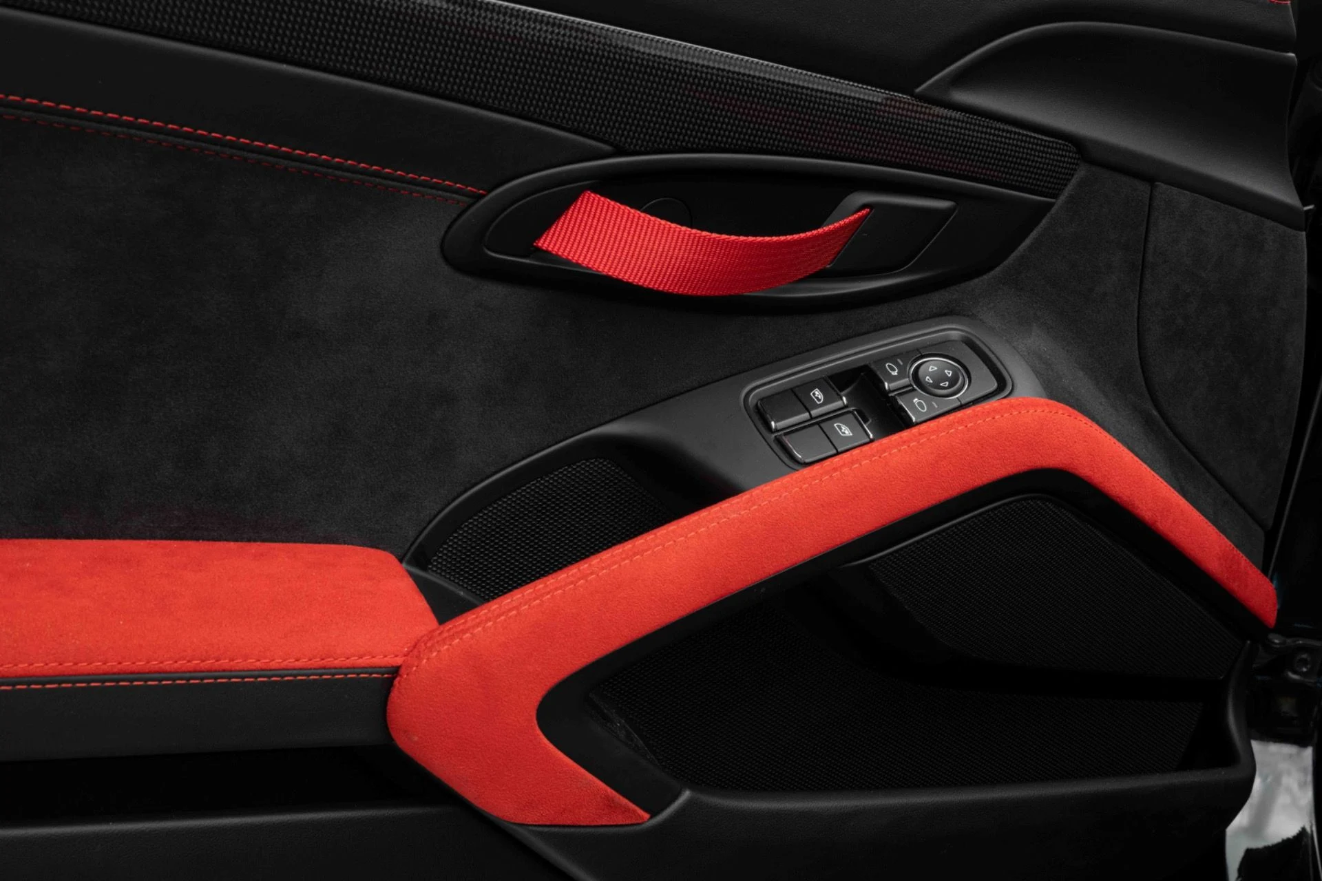 mph015_1191563451_Used_2018_Porsche_911_GT_2_RS_1774025654_a721fe5b03