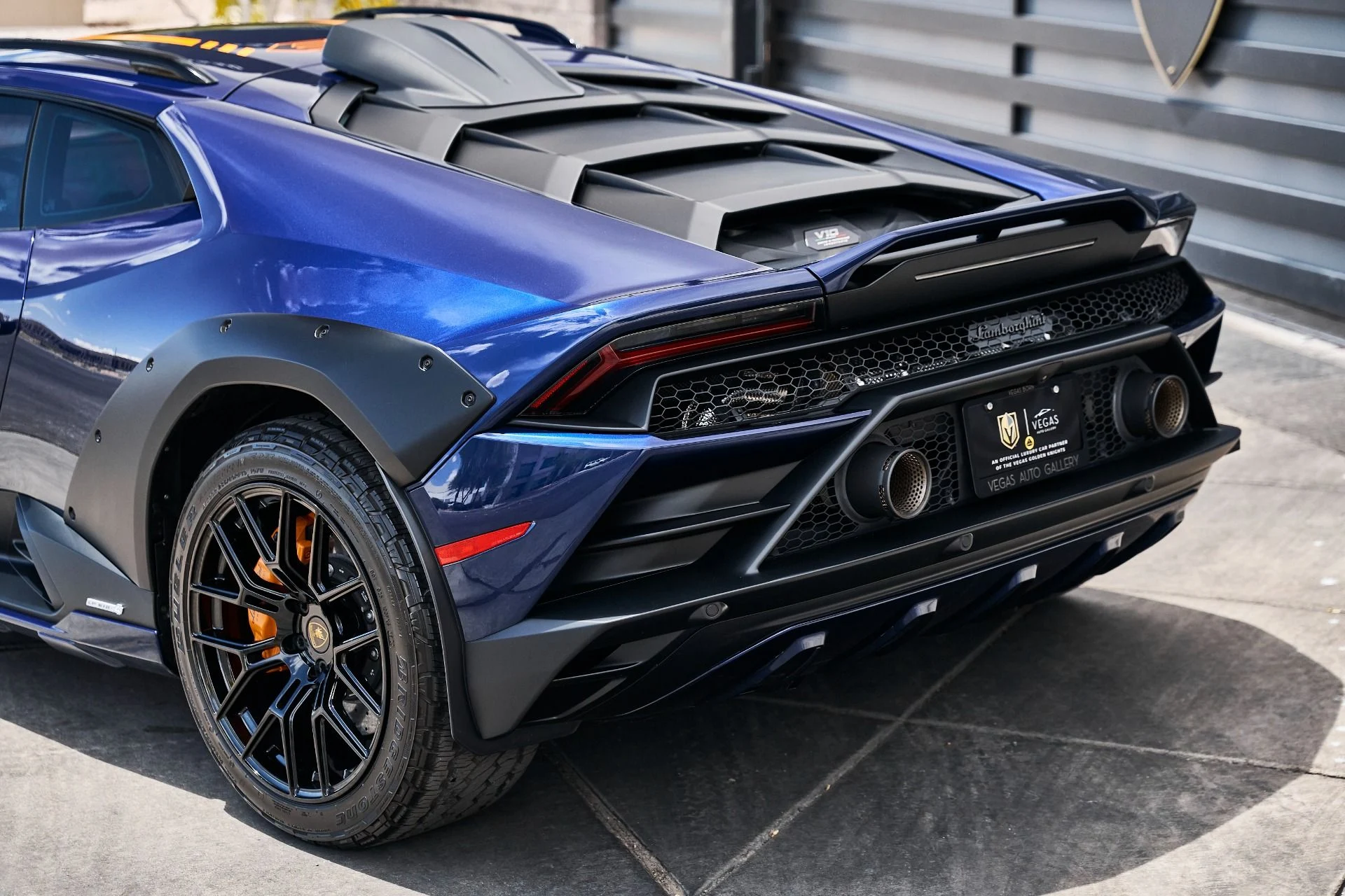mph015_1192872736_Used_2023_Lamborghini_Huracan_Sterrato_Base_1780101719_fe17b021ee