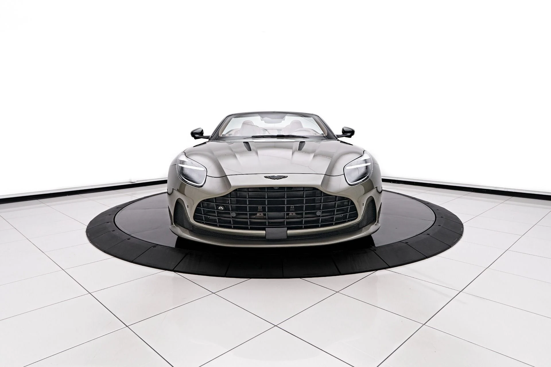 mph015_1199635520_Used_2024_Aston_Martin_DB_12_Volante_1731606794_d7962d00fc