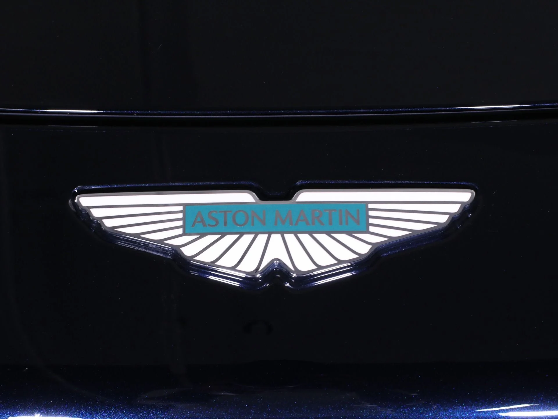 mph015_1203446622_Used_2025_Aston_Martin_DB_12_Volante_1758482753_64c75c4493