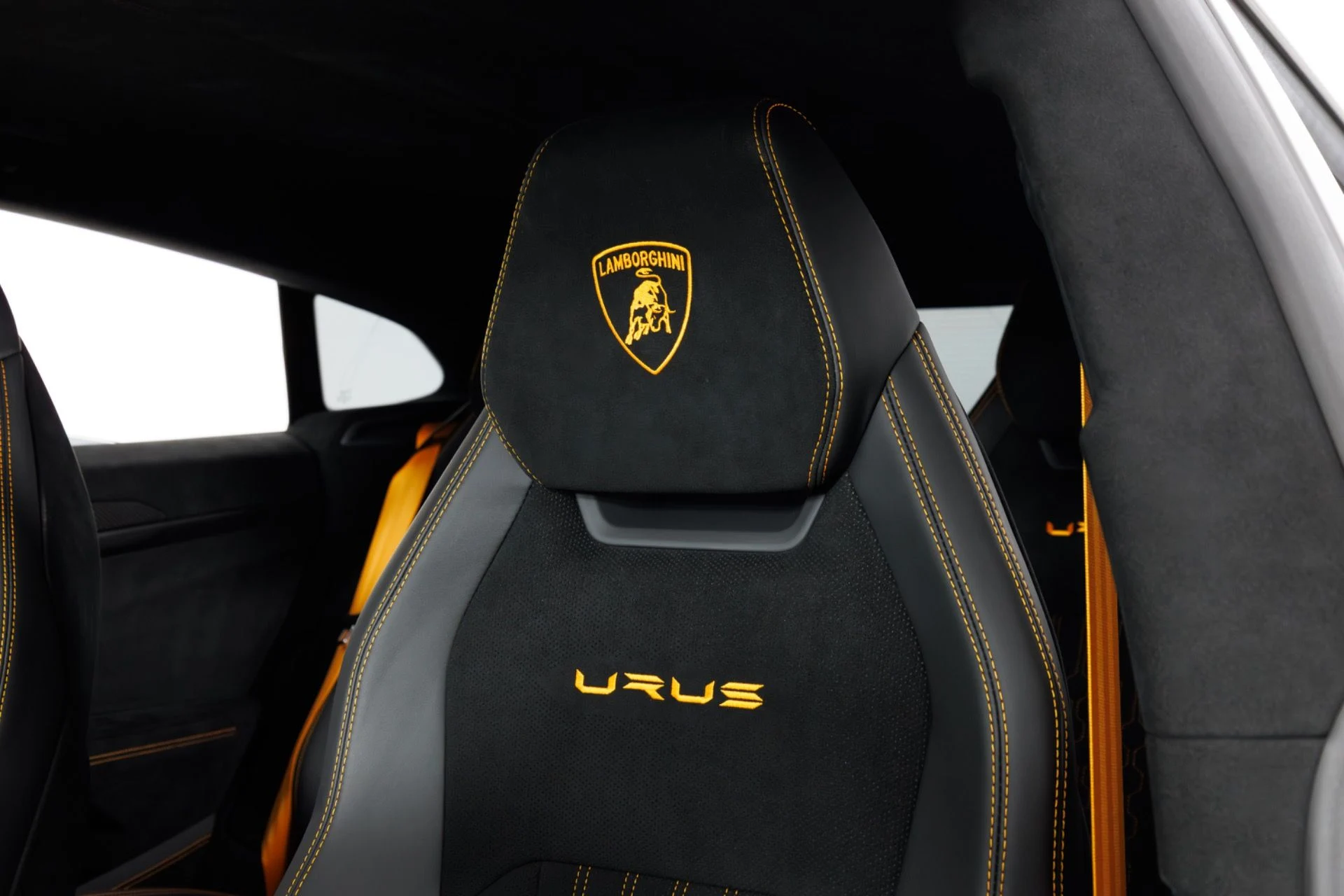 mph015_1203728989_Used_2024_Lamborghini_Urus_Performante_1780601128_4ffead5537