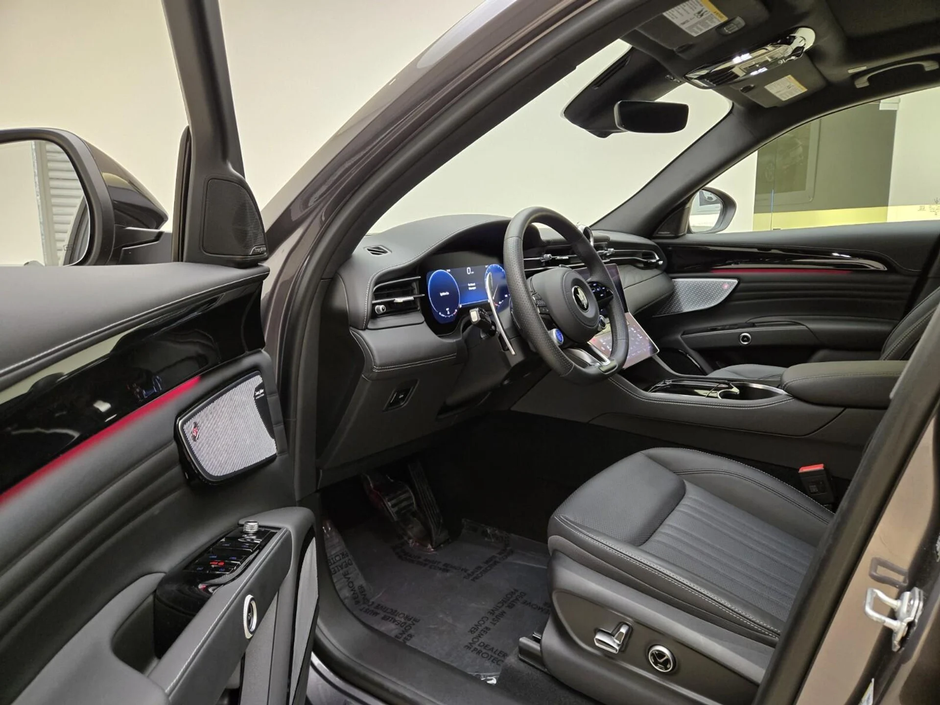 mph015_1208875035_New_2025_Maserati_Grecale_Modena_1753162080_4db1d51c17