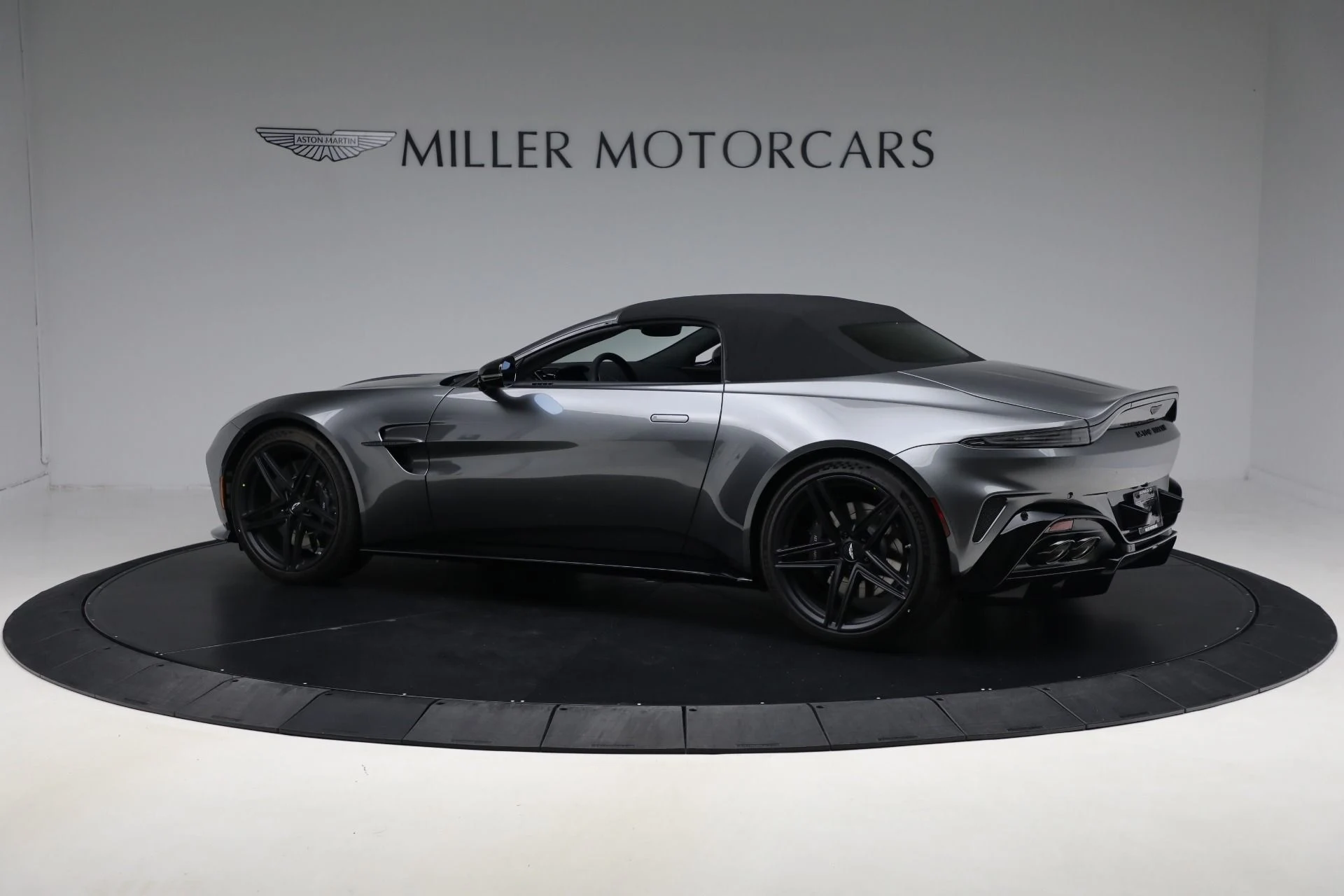mph015_1219412842_New_2026_Aston_Martin_Vantage_Roadster_84dc96858f
