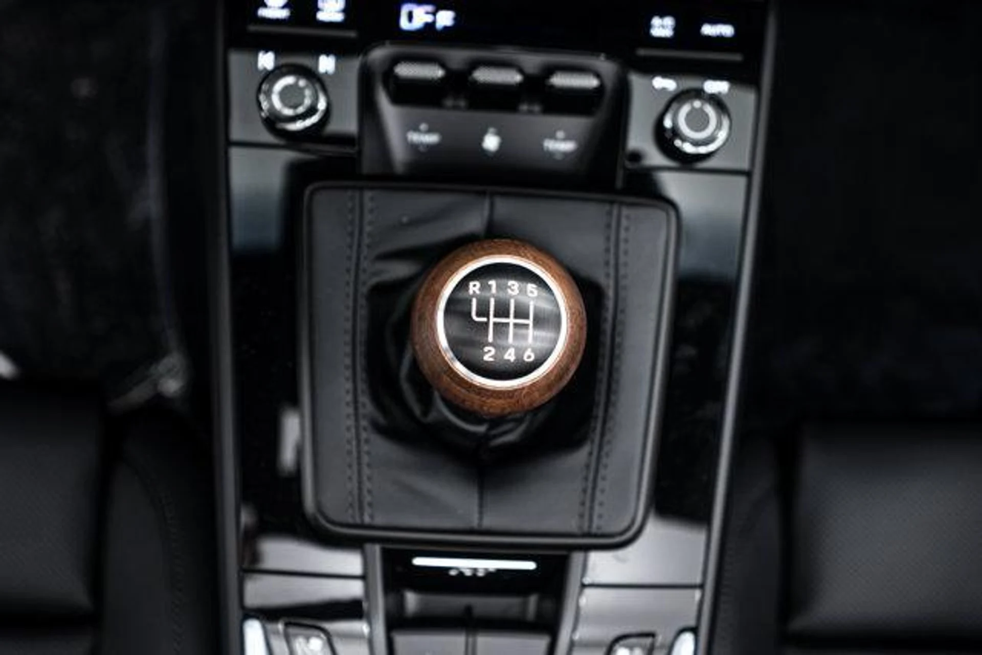 mph015_121983726_xo_Nt_W_d_N3_Fge_Tj_Oi_R_Nd_obq_Al_Ec_f0a1ff3070