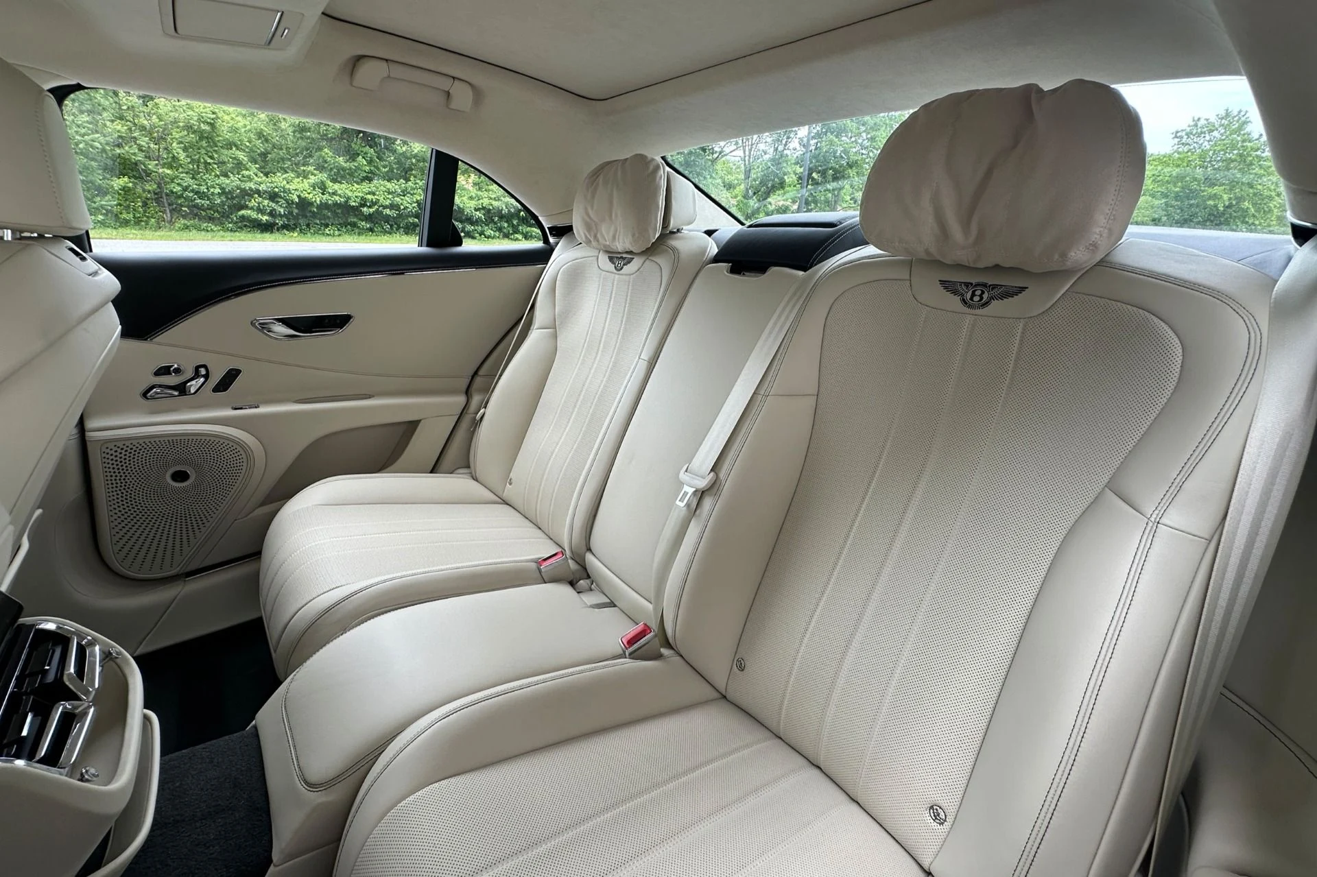 mph015_1223502571_Used_2023_Bentley_Flying_Spur_Hybrid_Hybrid_1782128898_9a76c49f1b