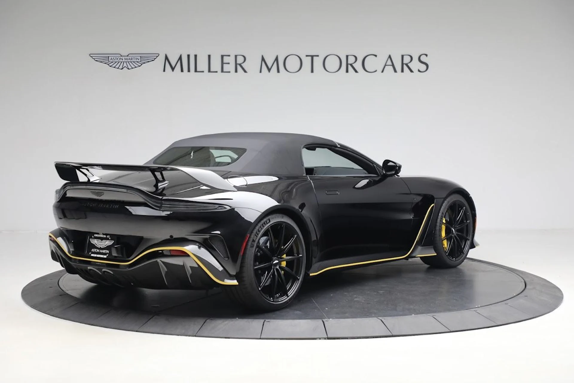 mph015_1223942221_Used_2023_Aston_Martin_Vantage_V12_1687444772_aac2447b68