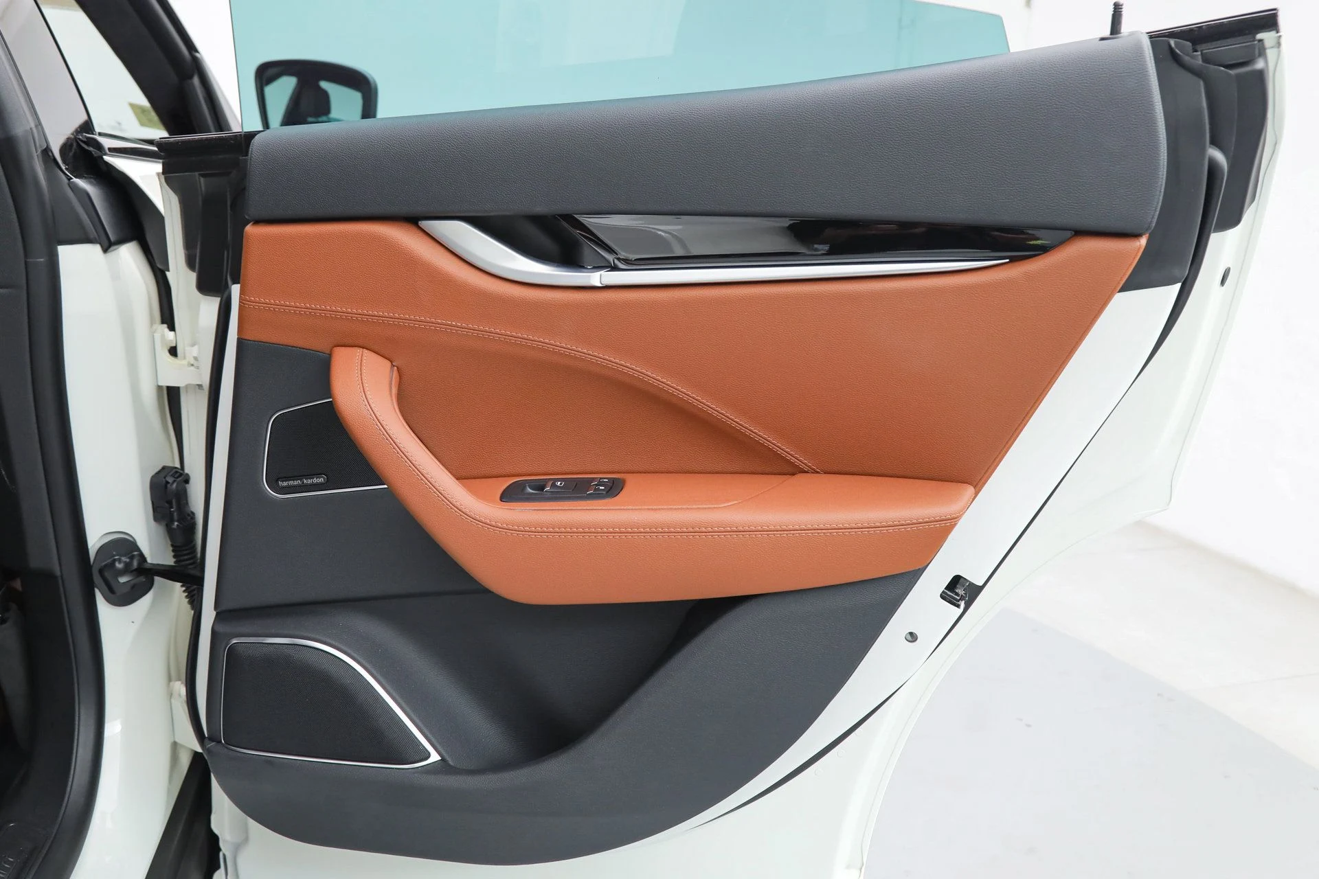 mph015_1224648095_50d8a6592ac1969ee3eef386c95765e2_3925a4ed54