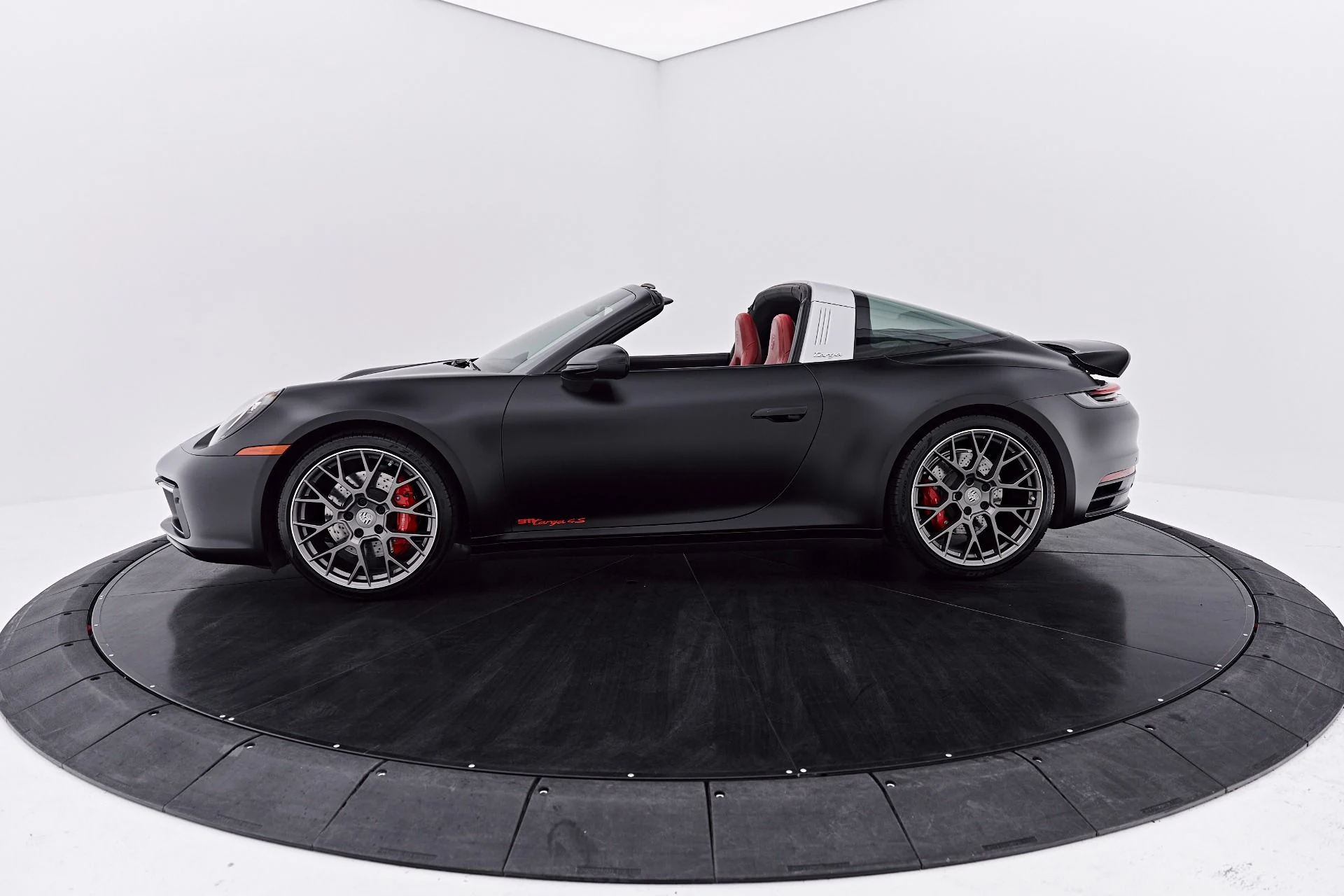 mph015_1229493960_Used_2021_Porsche_911_Targa_4_S_1786671980_1485463891