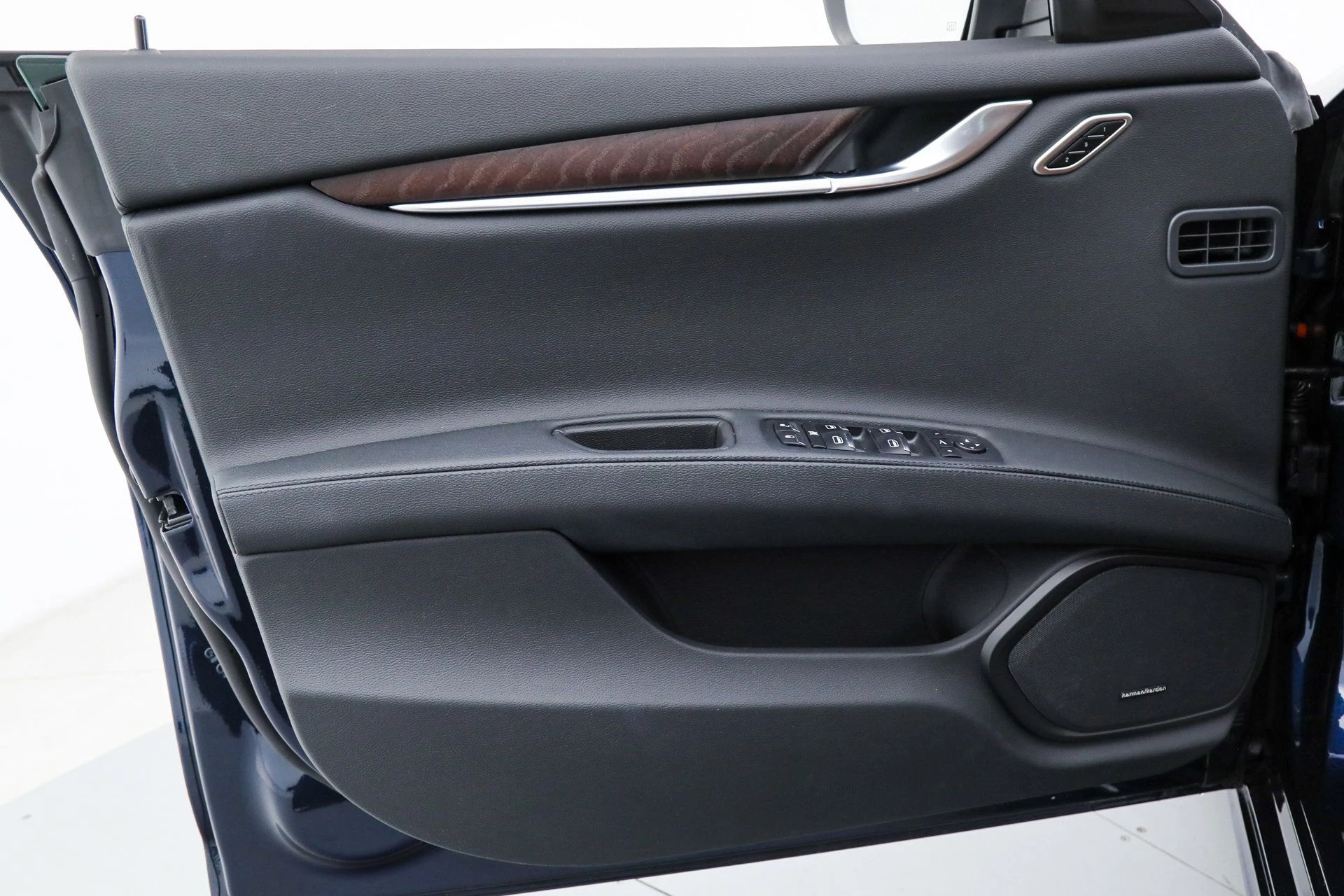 mph015_1236054190_ceec58b5f170212ac69122428c691cc5_664babe4db