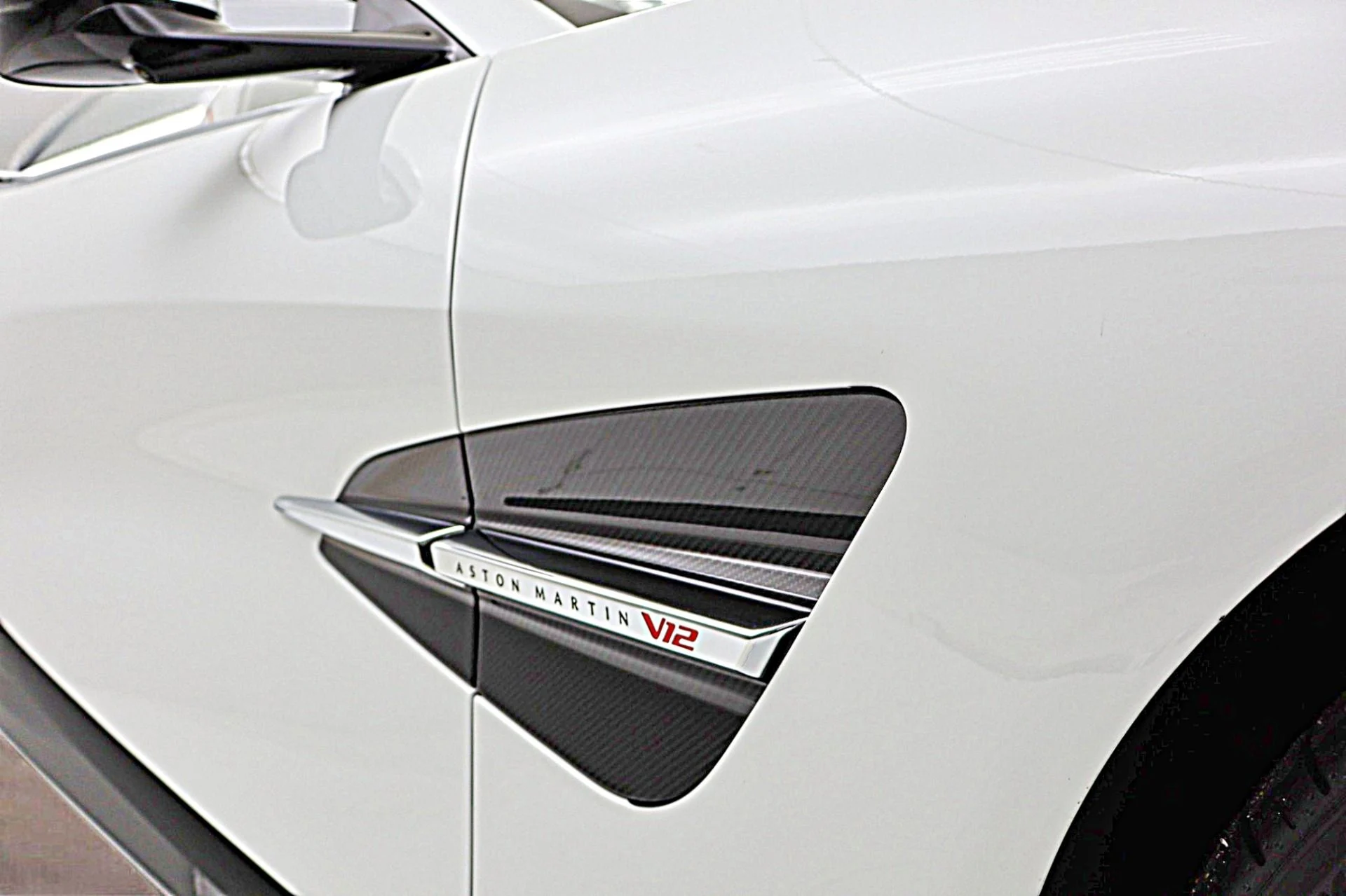 mph015_123936010_New_2026_Aston_Martin_Vanquish_Volante_2f163b6086