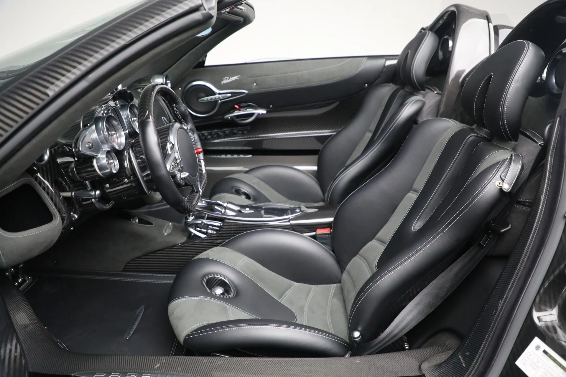 mph015_1241382555_Used_2017_Pagani_Huayra_Roadster_1769208152_b0c7912315