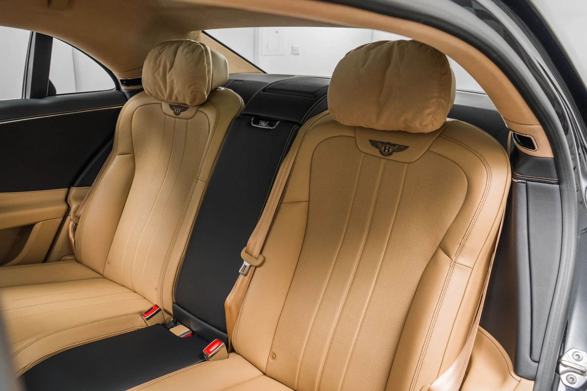 mph015_1243853338_Used_2023_Bentley_Flying_Spur_Hybrid_Four_Seat_Comfort_Specification_Contrast_Piping_and_Stitching_1772036721_b4867f494c