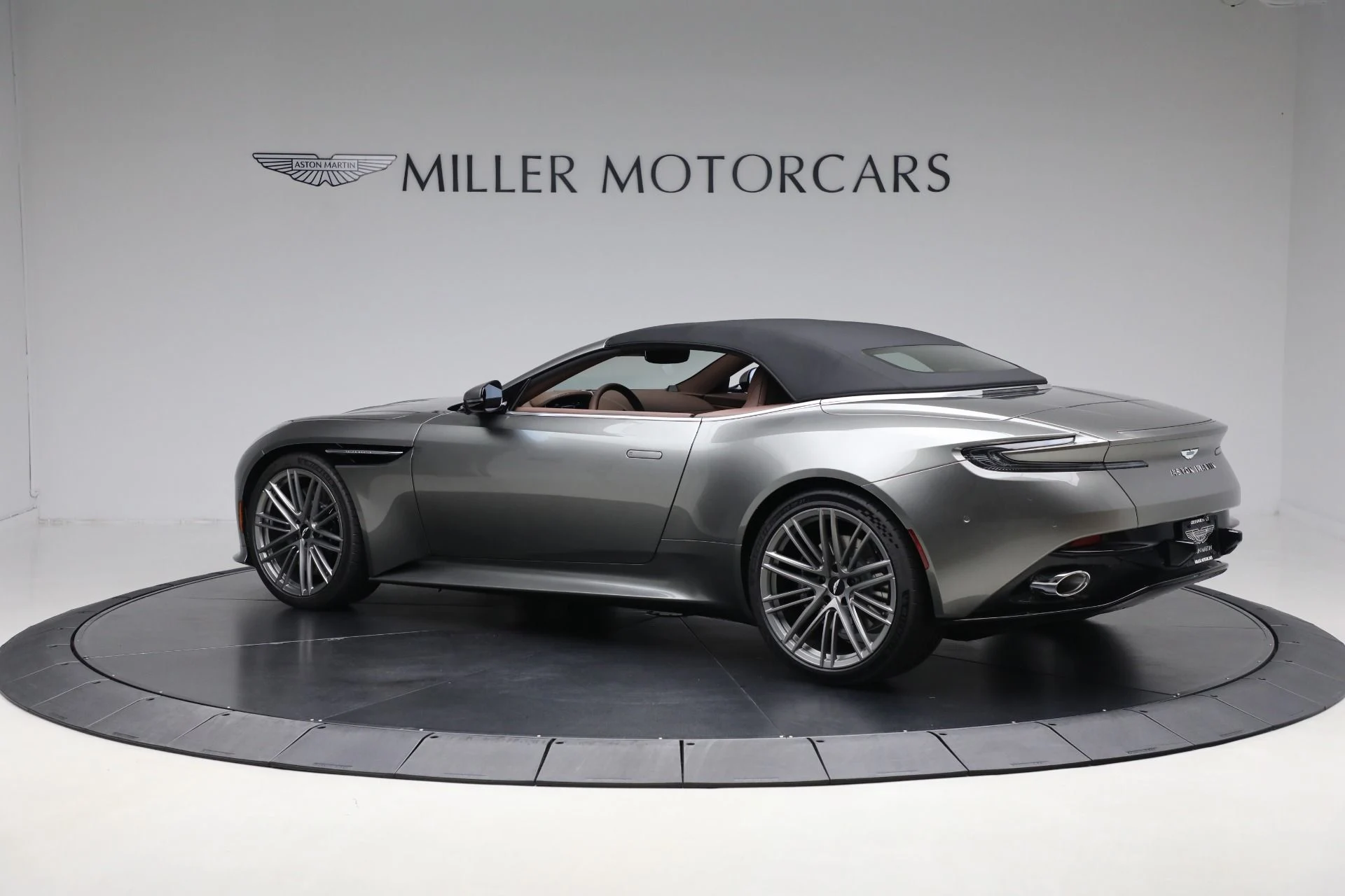 mph015_1246180294_New_2026_Aston_Martin_DB_12_Volante_6e9cfd11fb