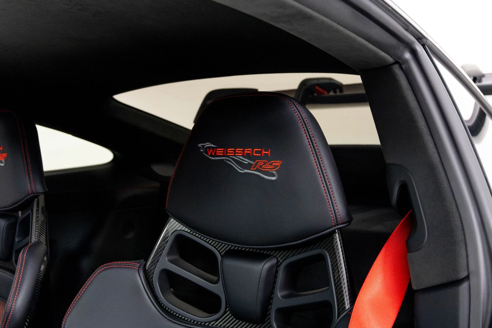 mph015_1246511246_Used_2025_Porsche_911_GT_3_RS_1760657227_762bff4c41