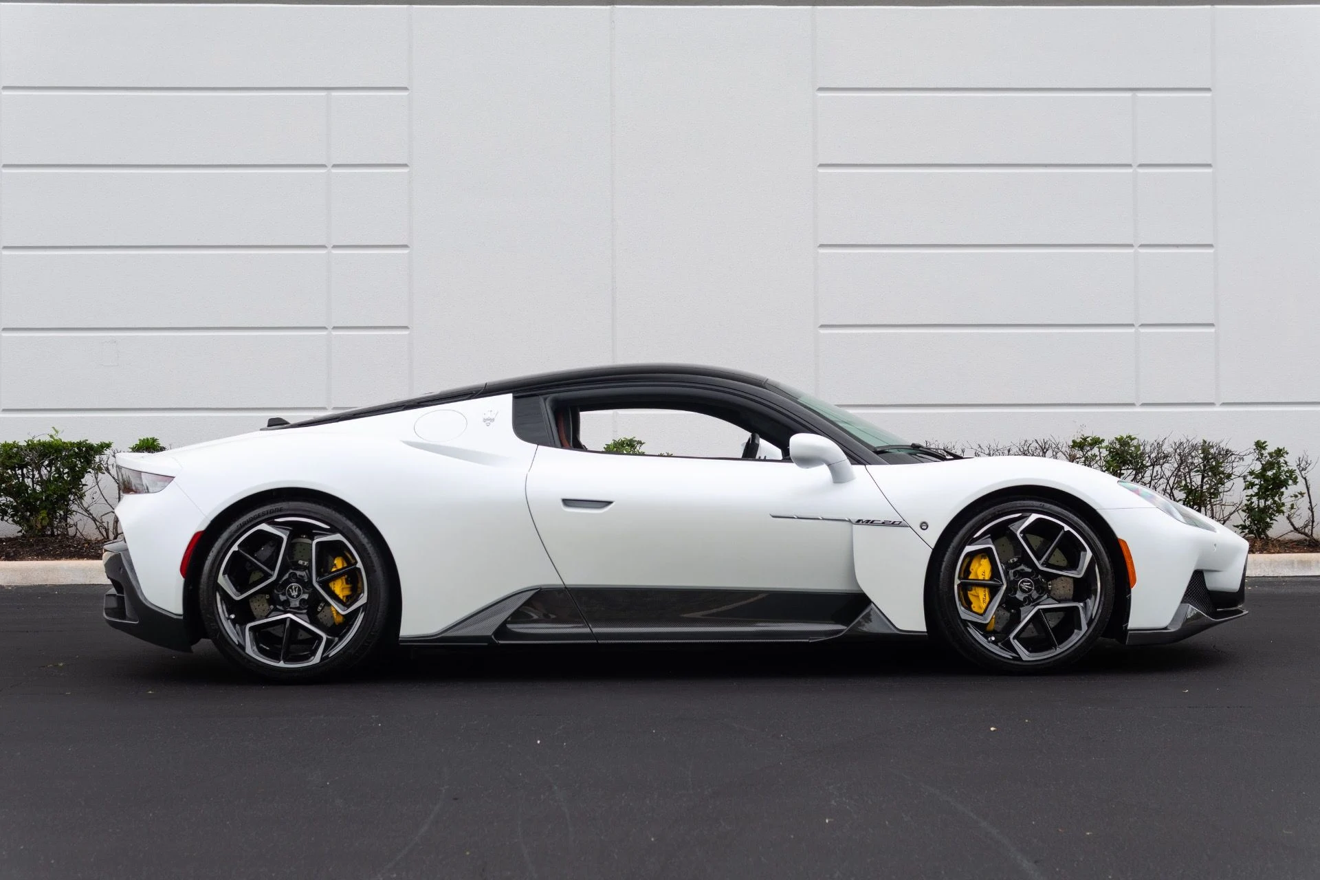 mph015_1248073012_Used_2022_Maserati_MC_20_1777083905_fb7a75ac40