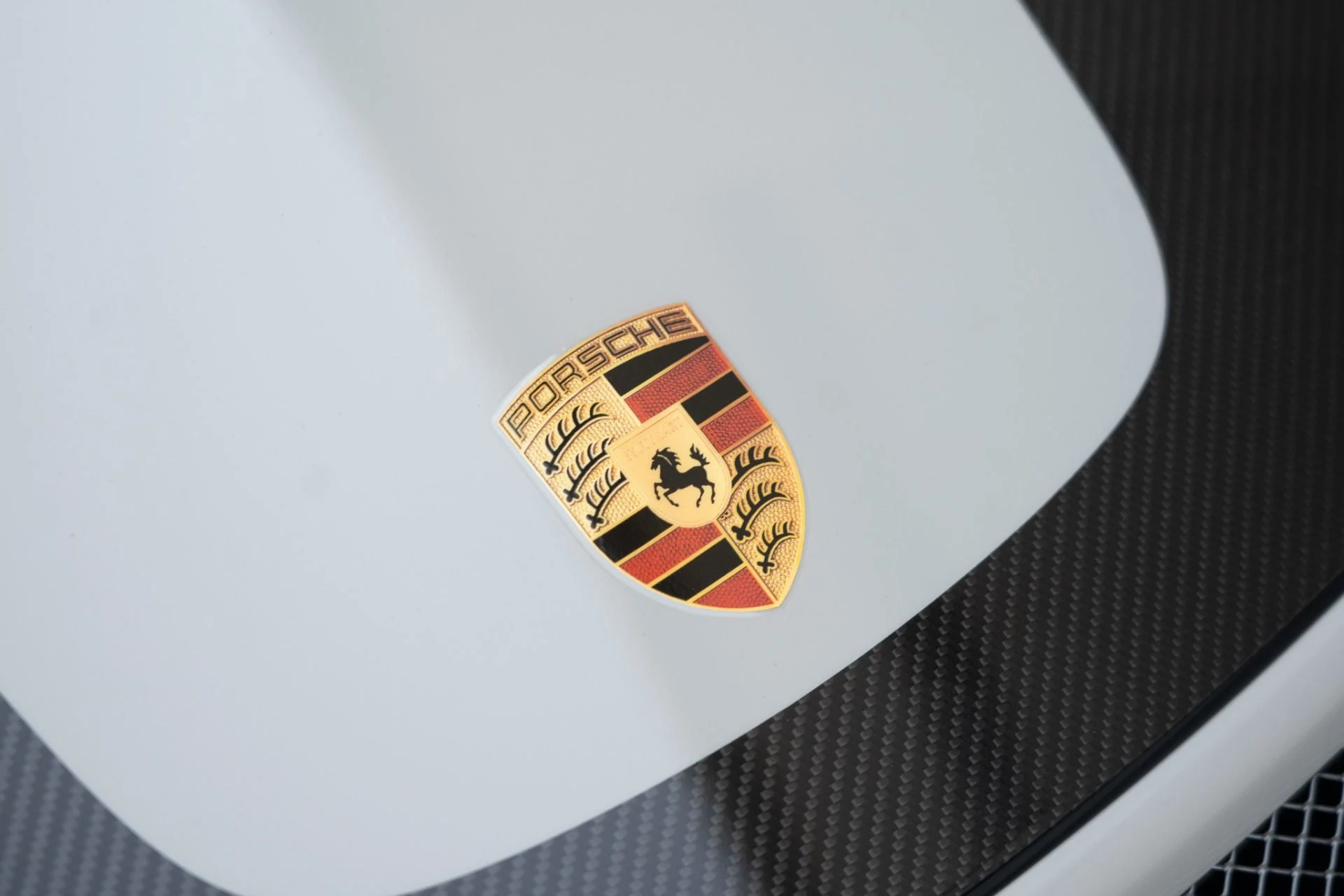 mph015_1251920340_Used_2018_Porsche_911_GT_2_RS_1755904886_de83404e3a
