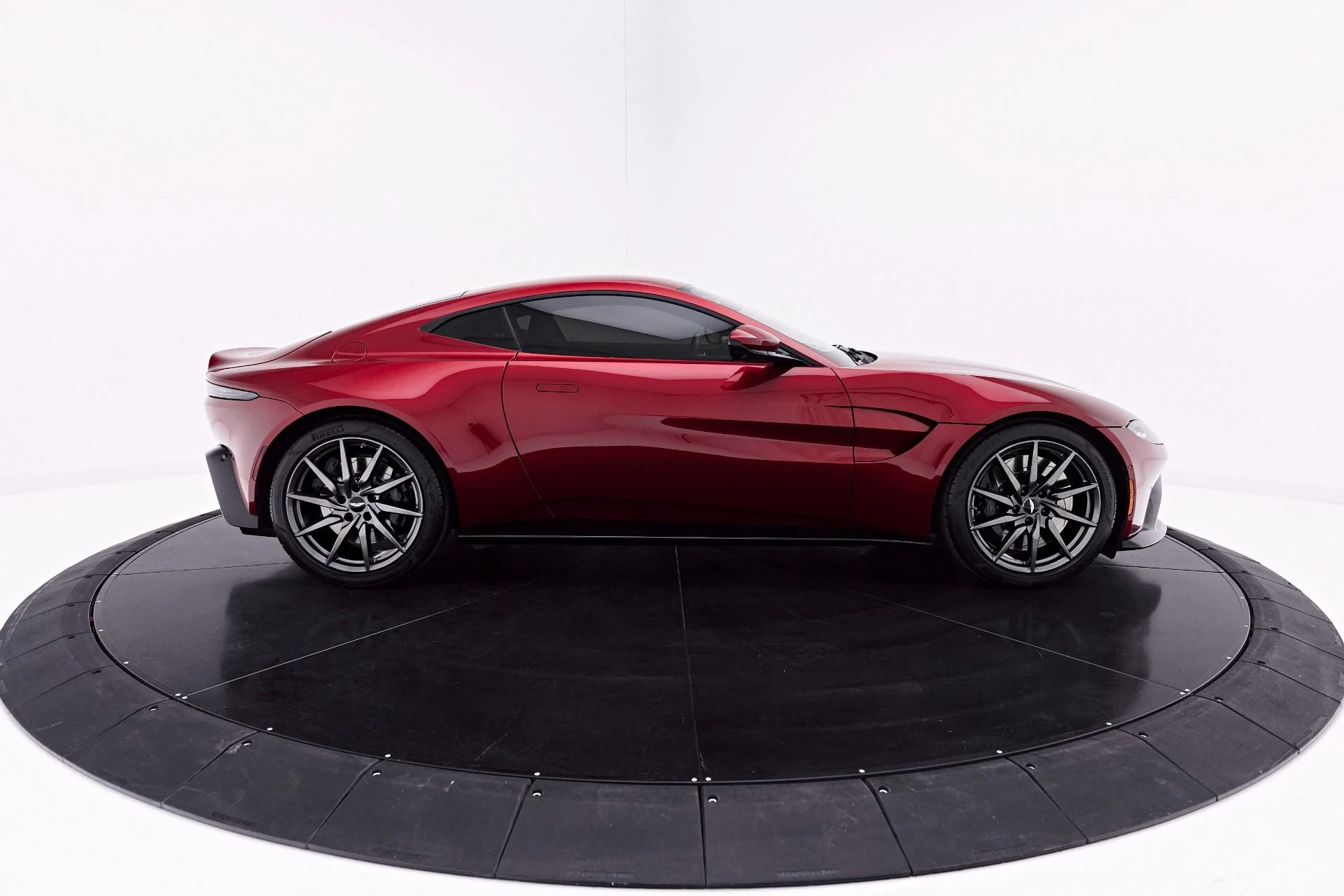 mph015_1252363381_Used_2020_Aston_Martin_Vantage_Base_1777504266_832bfa0f9c