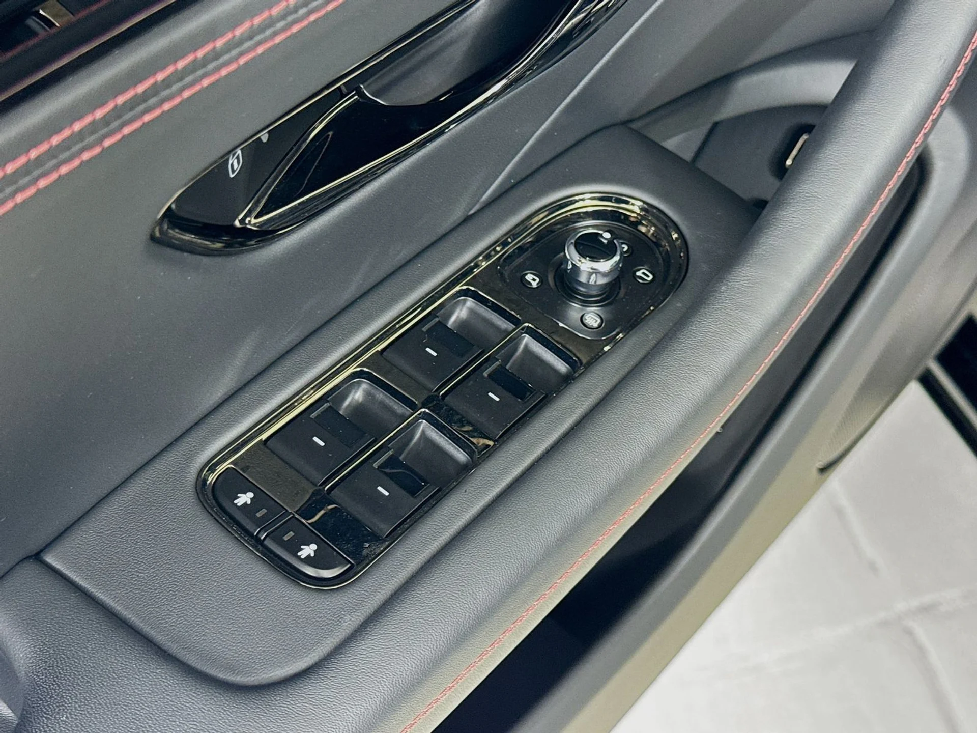 mph015_1263101769_5c1f9ef93496c28127fd681805357074x_dc194a4d0f