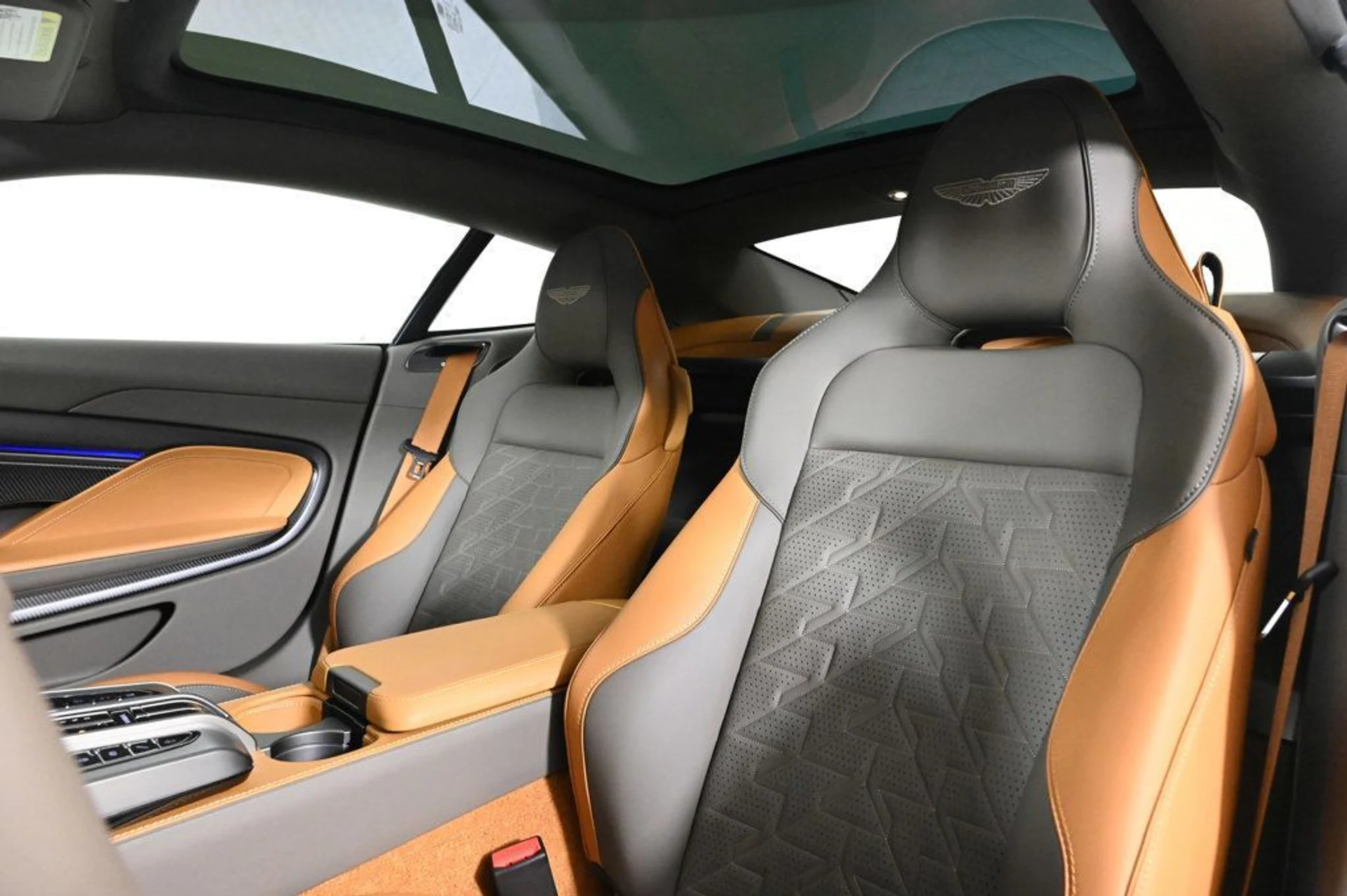 mph015_1264045032_new_2025_aston_martin_vanquish_coupe_11350_22897480_15_1024_fb7a7fdeaa