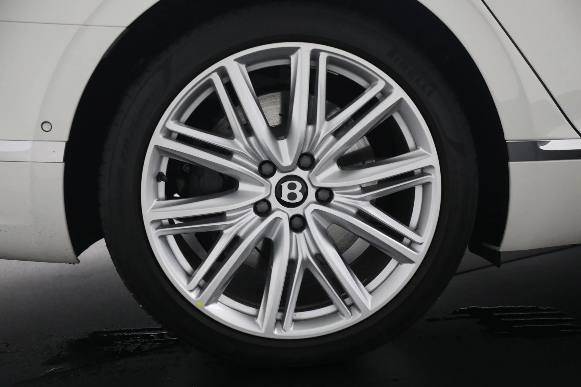 mph015_127926935_Used_2024_Bentley_Flying_Spur_Hybrid_9424658af9