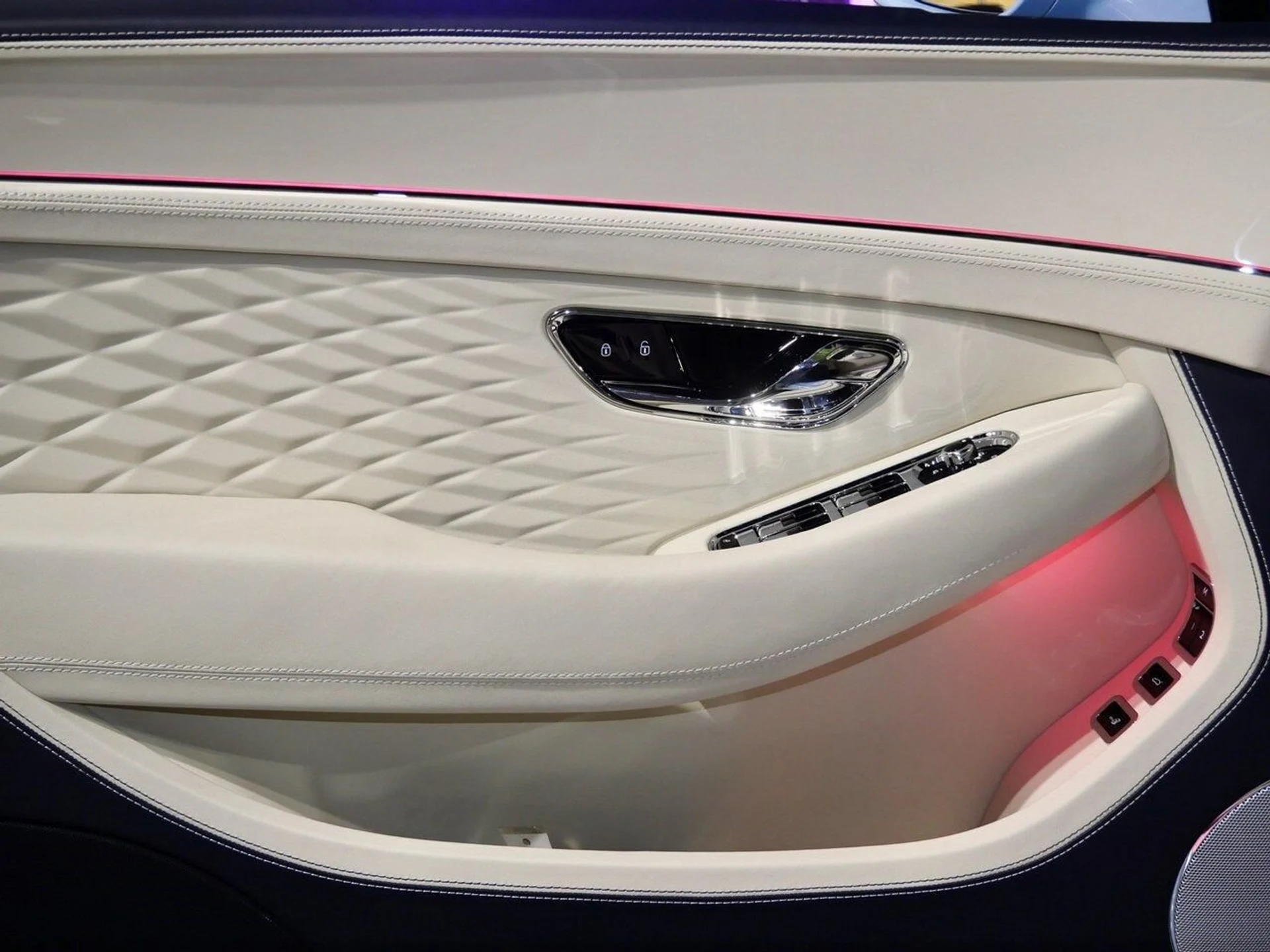 mph015_1288121175_fe599fe18507672cf34fd9ada9363c86x_59c57dd226