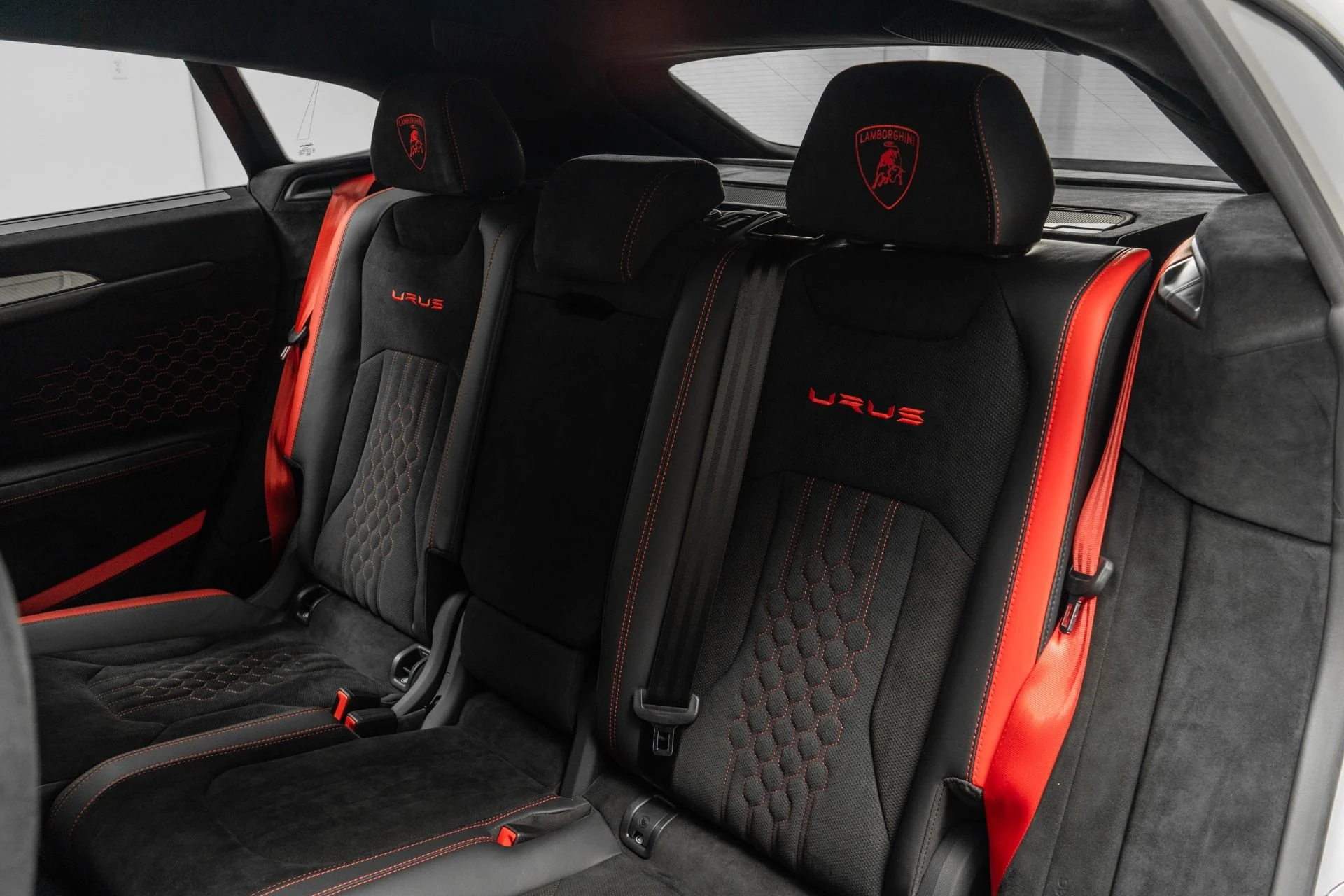 mph015_1290729631_Used_2024_Lamborghini_Urus_Performante_657_Hp_ADAS_package_Carbon_Fiber_Trim_1759252680_976bd17e76